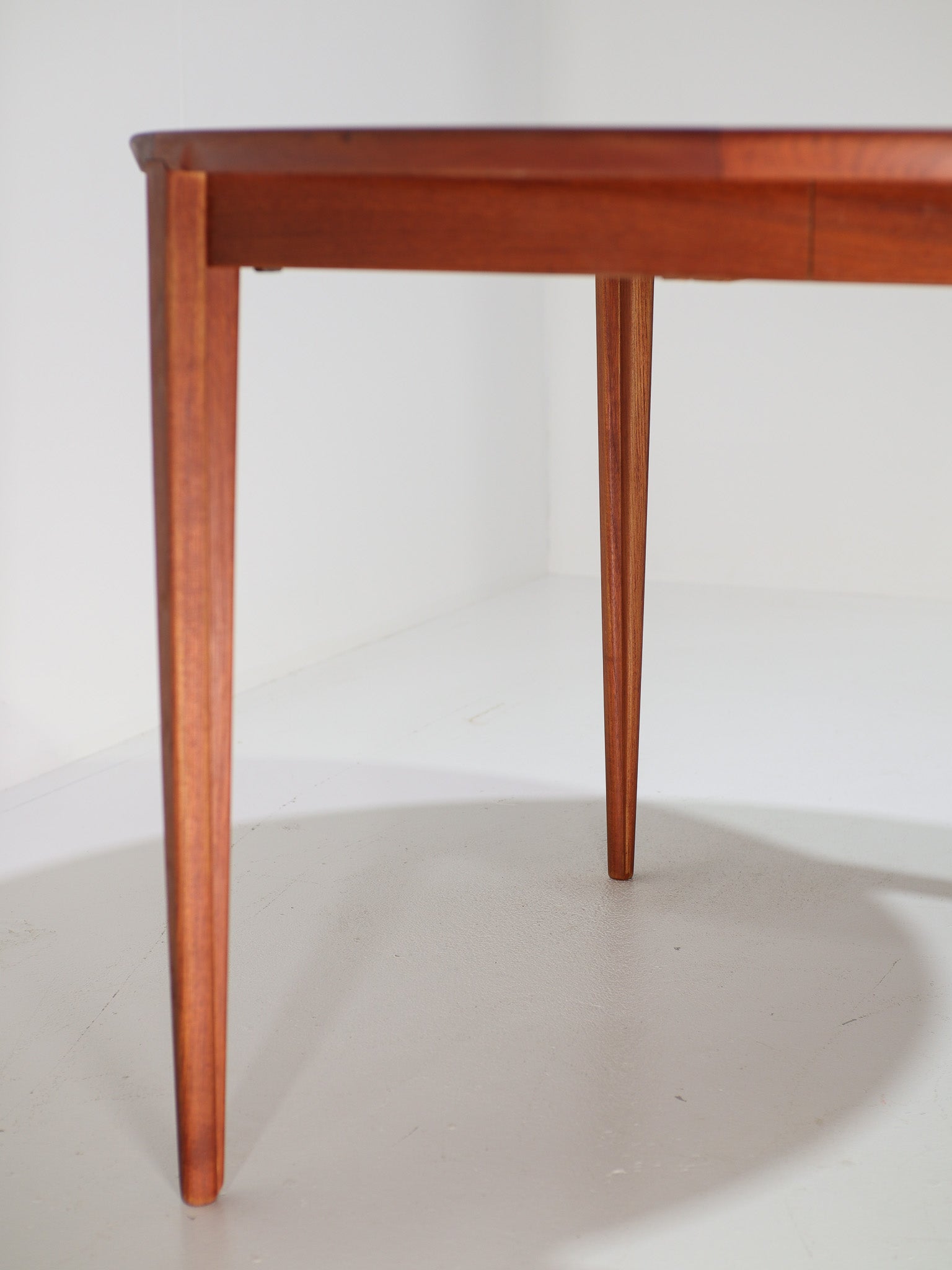 Extendable_Teak_Dining_Table_by_Henry_Rosengren_Hansen_for_Brande_Møbelindustri,_Denmark_1960s