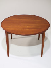 Extendable_Teak_Dining_Table_by_Henry_Rosengren_Hansen_for_Brande_Møbelindustri,_Denmark_1960s