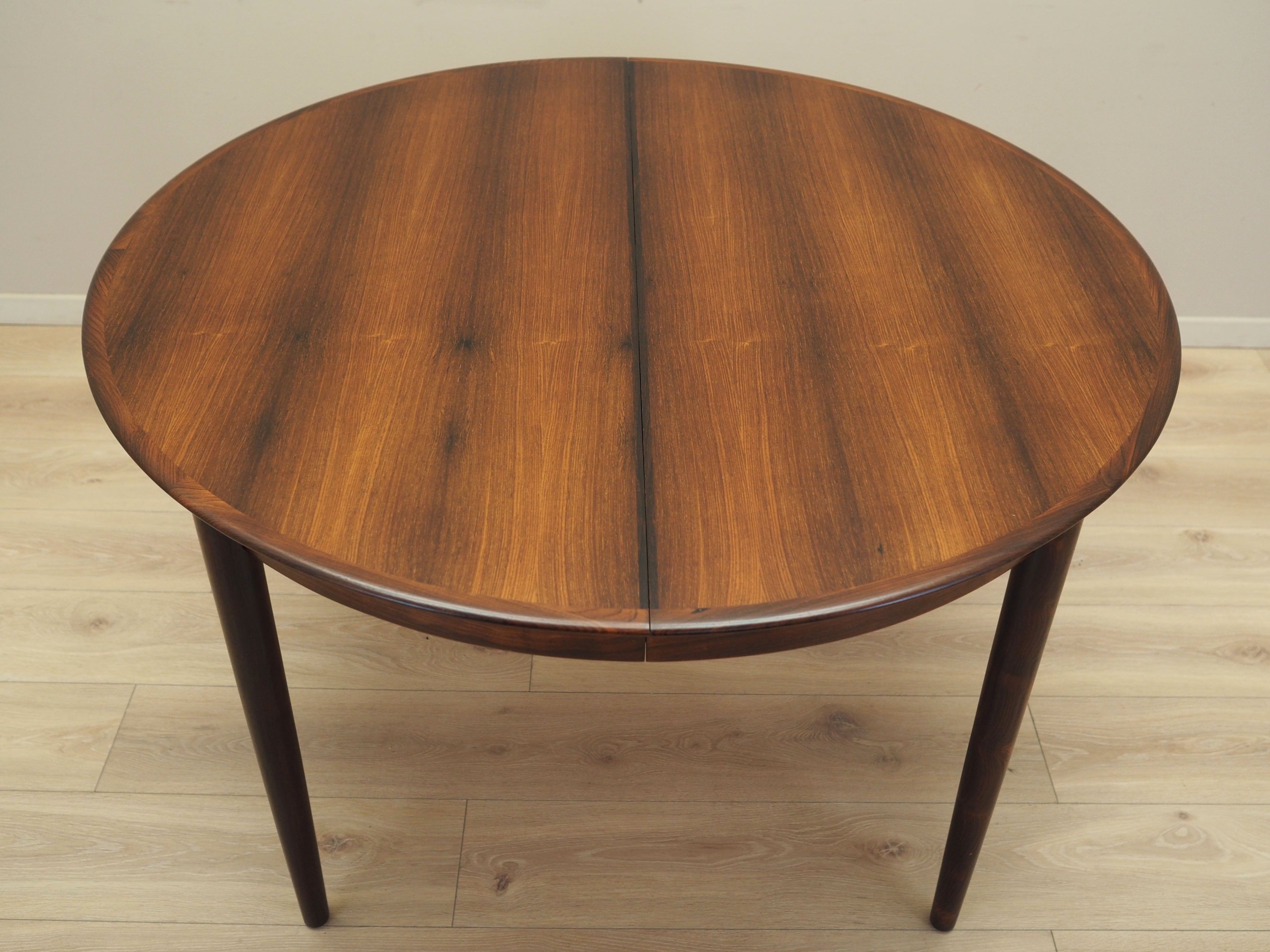 Round_Extendable_Table,_Skovby_Møbelfabrik,_Rosewood_Wood,_1970s,_Denmark