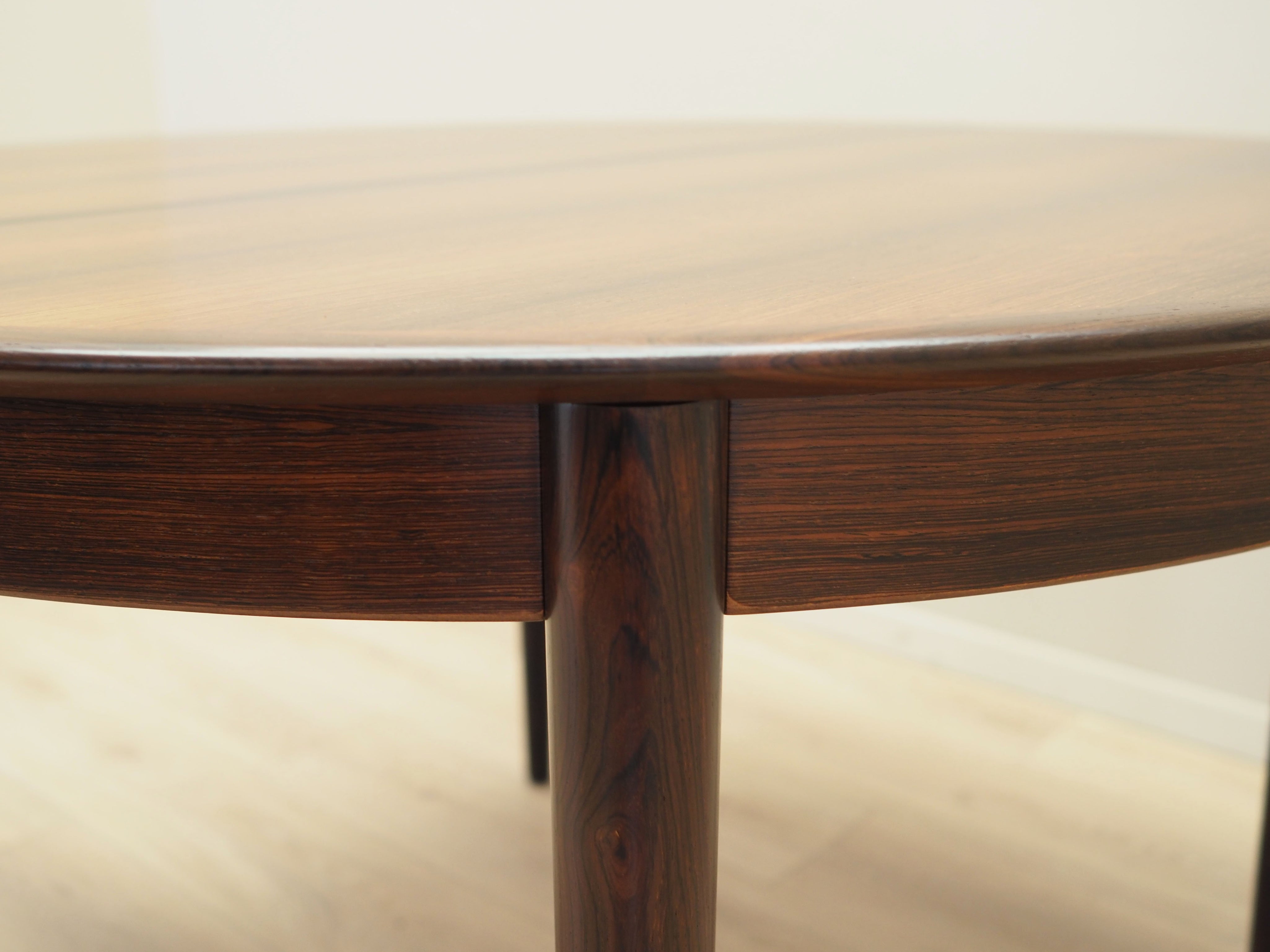 Round_Extendable_Table,_Skovby_Møbelfabrik,_Rosewood_Wood,_1970s,_Denmark