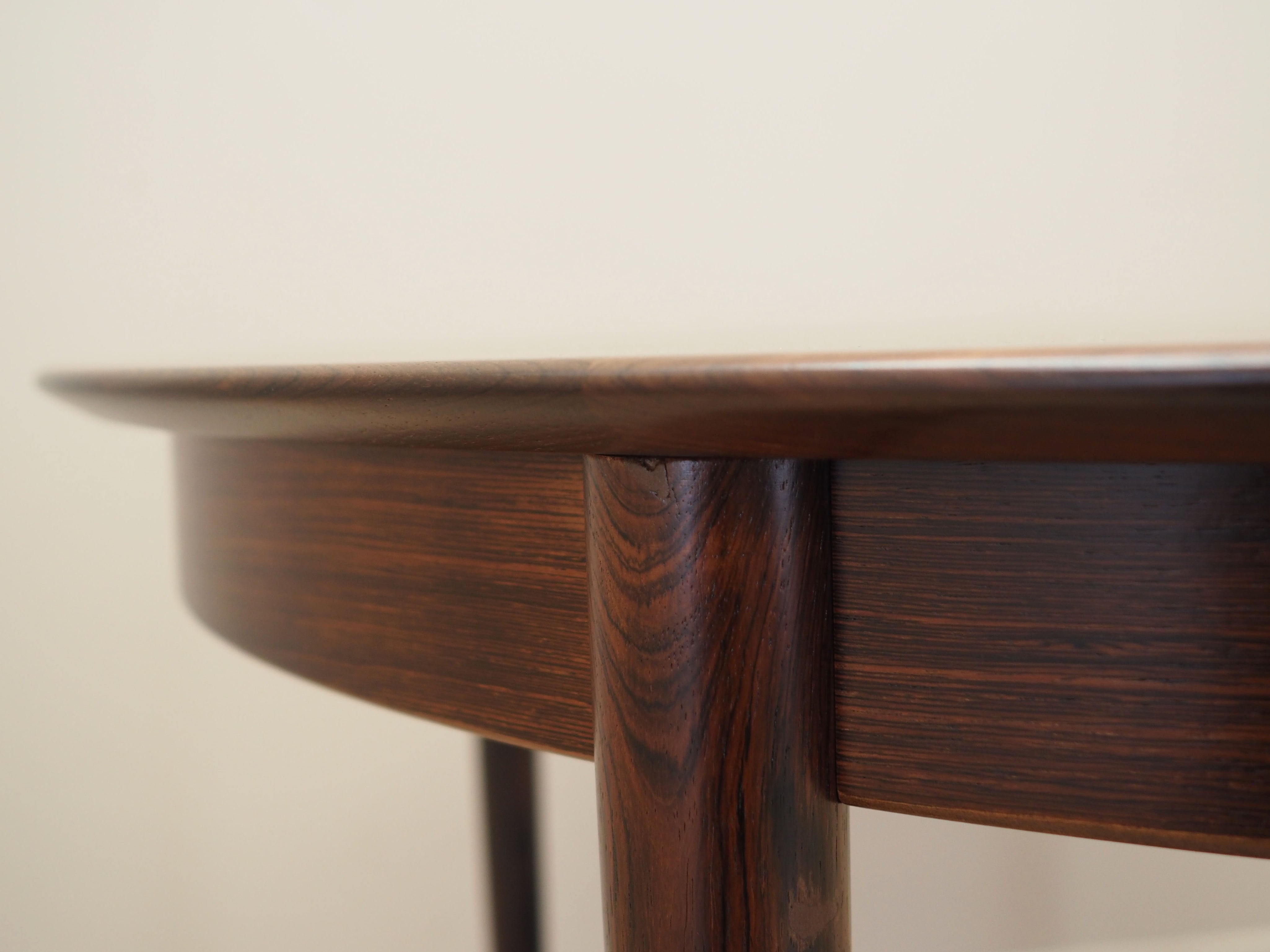 Round_Extendable_Table,_Skovby_Møbelfabrik,_Rosewood_Wood,_1970s,_Denmark