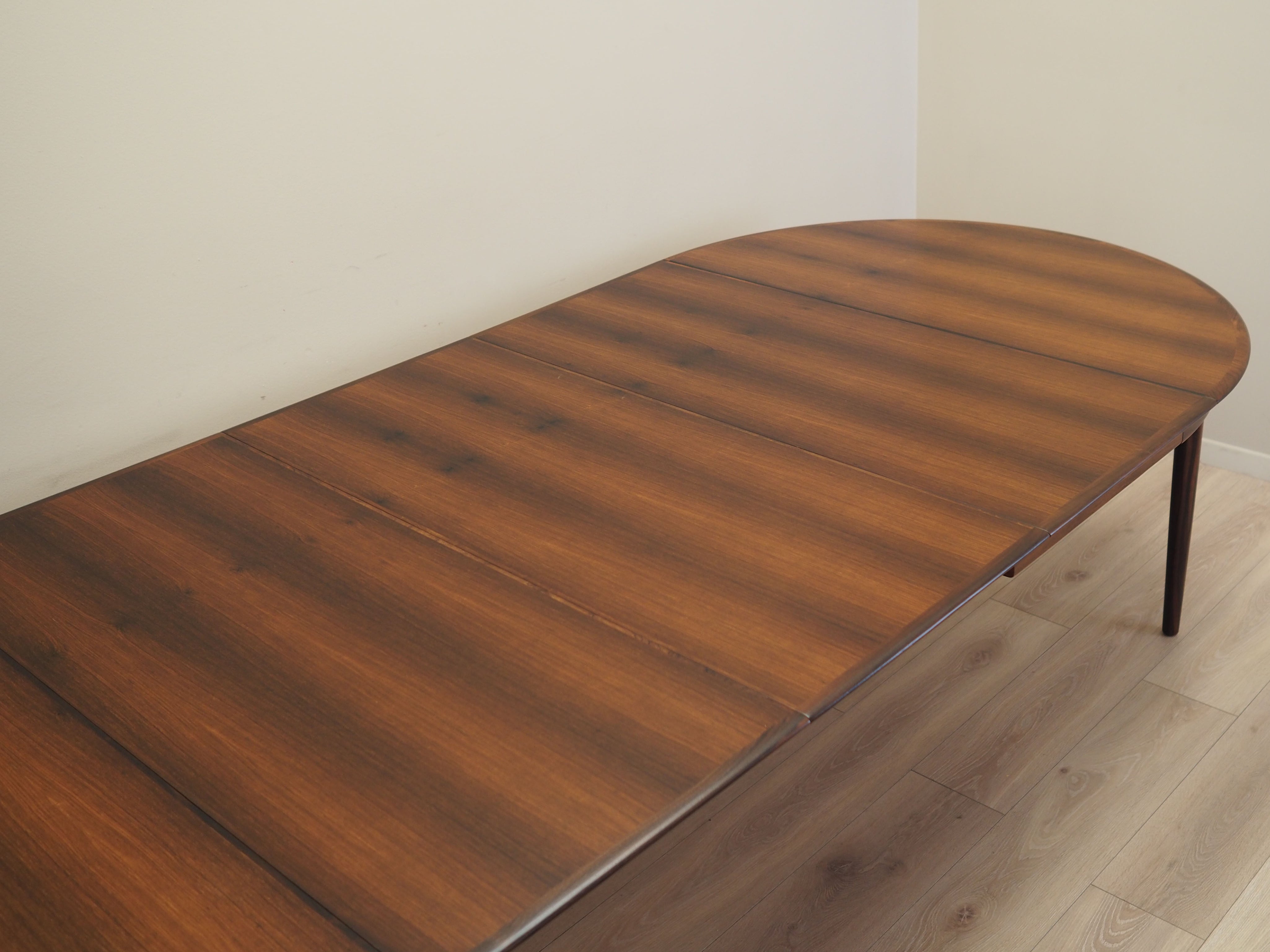 Round_Extendable_Table,_Skovby_Møbelfabrik,_Rosewood_Wood,_1970s,_Denmark