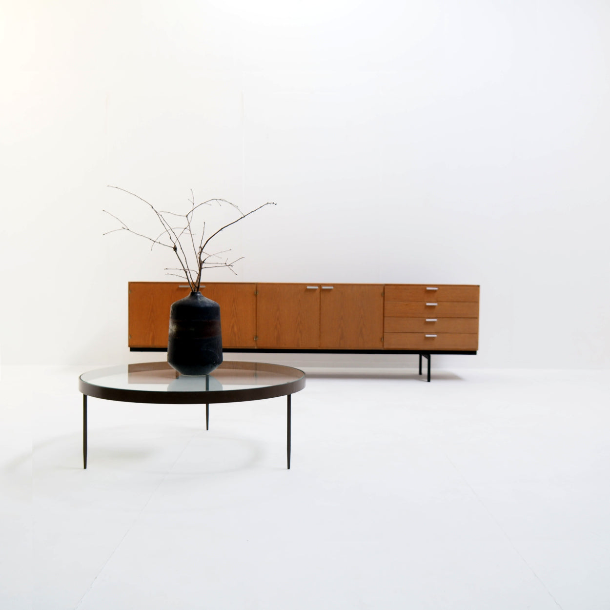 Round_G4_Coffee_Table_by_Janni_Van_Pelt,_1956_The_Netherlands