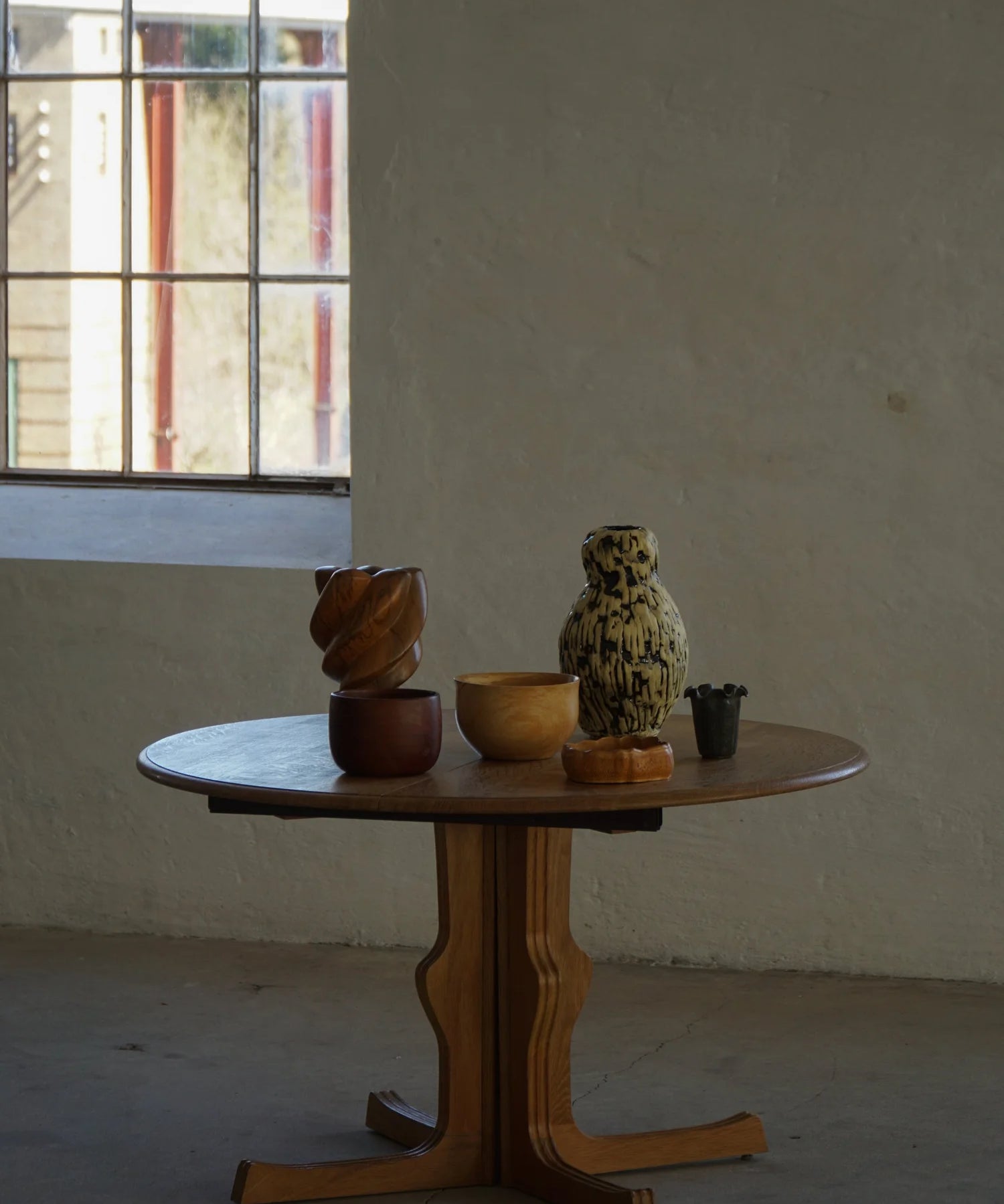 Round_Oak_Dining_Table_with_Two_Extension_Leaves,_Danish_Mid_Century_Modern,_1960s