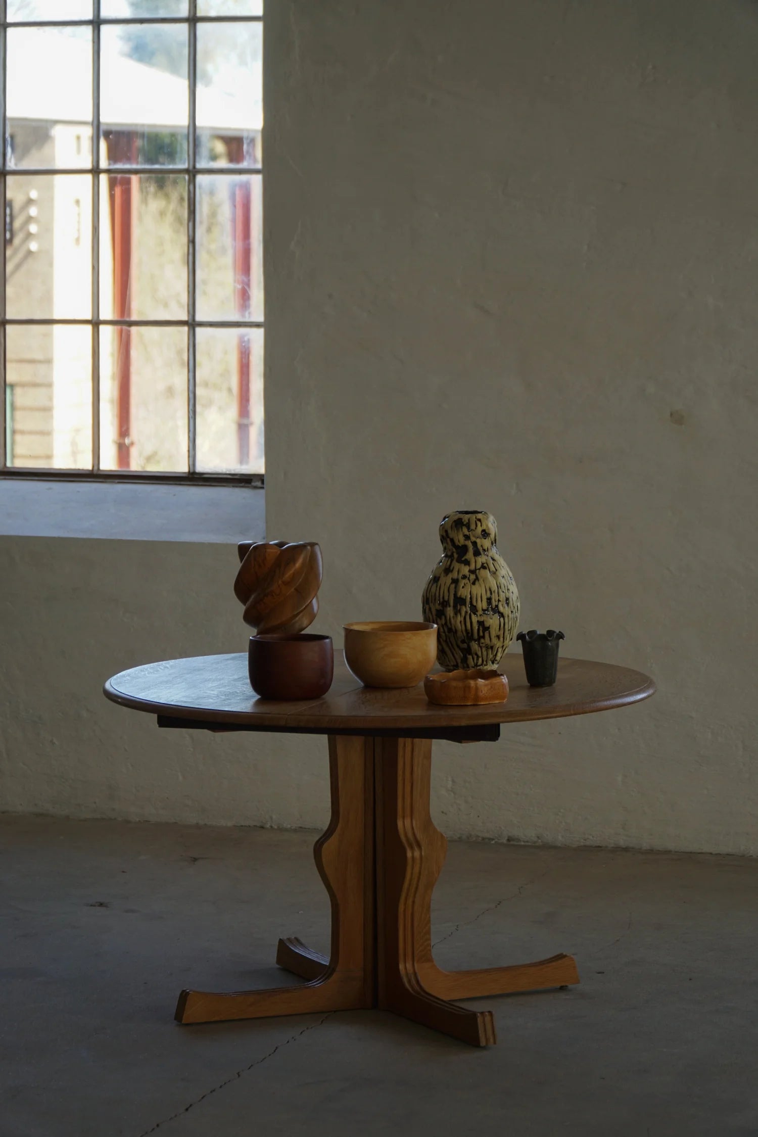 Round_Oak_Dining_Table_with_Two_Extension_Leaves,_Danish_Mid_Century_Modern,_1960s