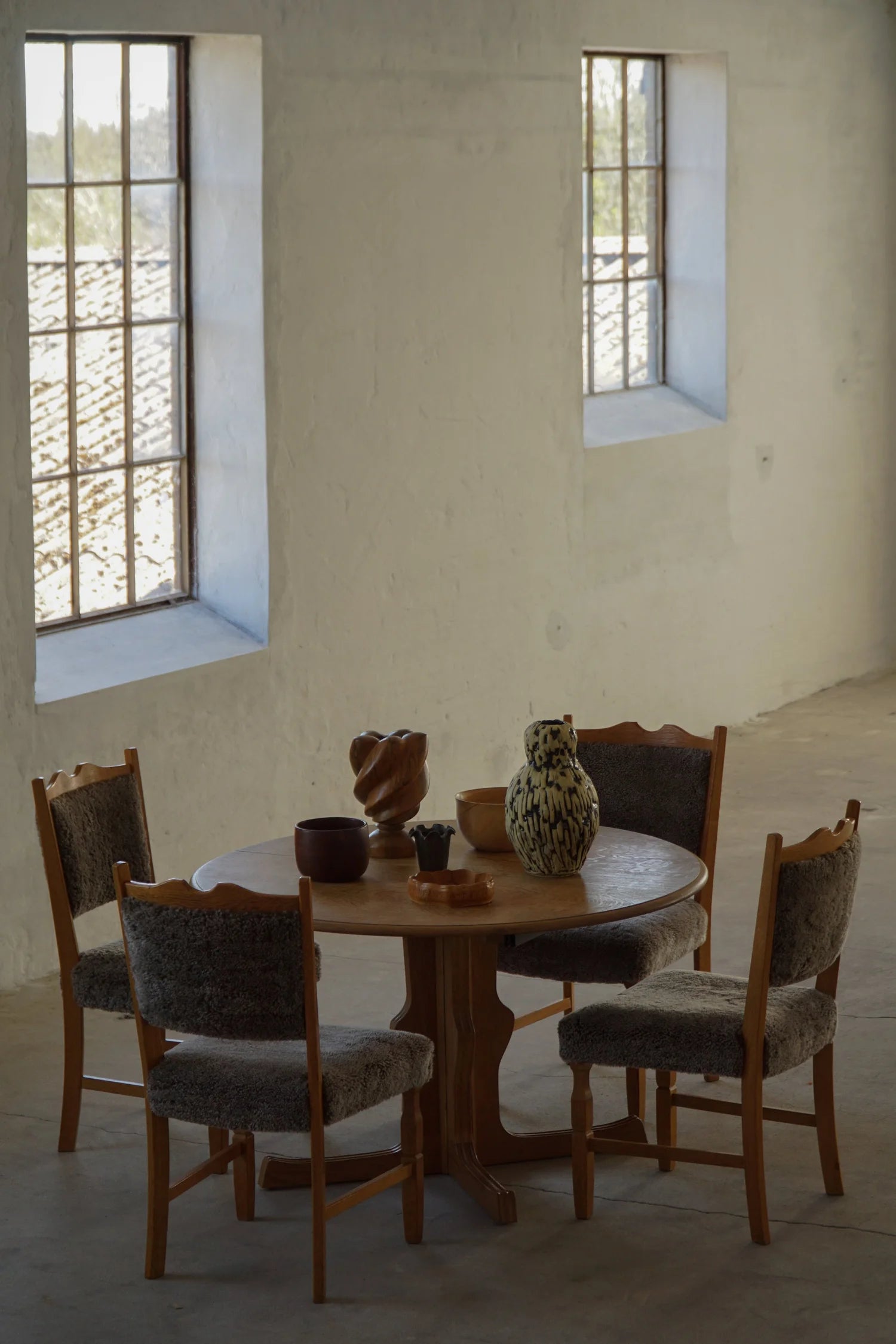 Round_Oak_Dining_Table_with_Two_Extension_Leaves,_Danish_Mid_Century_Modern,_1960s