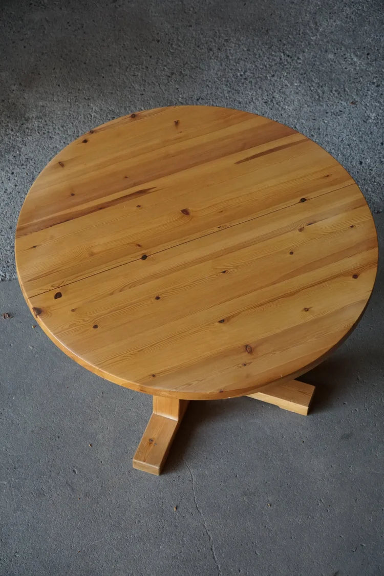 Round_Pine_Dining_Table_with_Extension_Leaves,_Scandinavian_Modern_Design,_1970s
