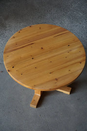 Round_Pine_Dining_Table_with_Extension_Leaves,_Scandinavian_Modern_Design,_1970s