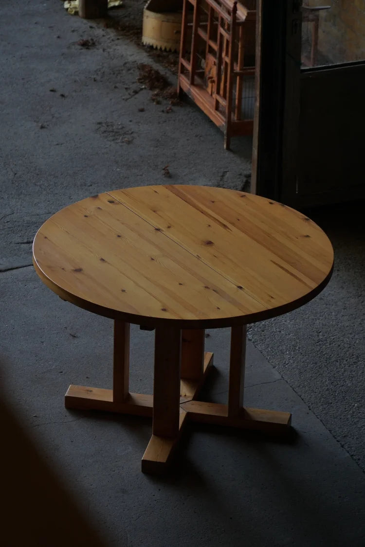 Round_Pine_Dining_Table_with_Extension_Leaves,_Scandinavian_Modern_Design,_1970s