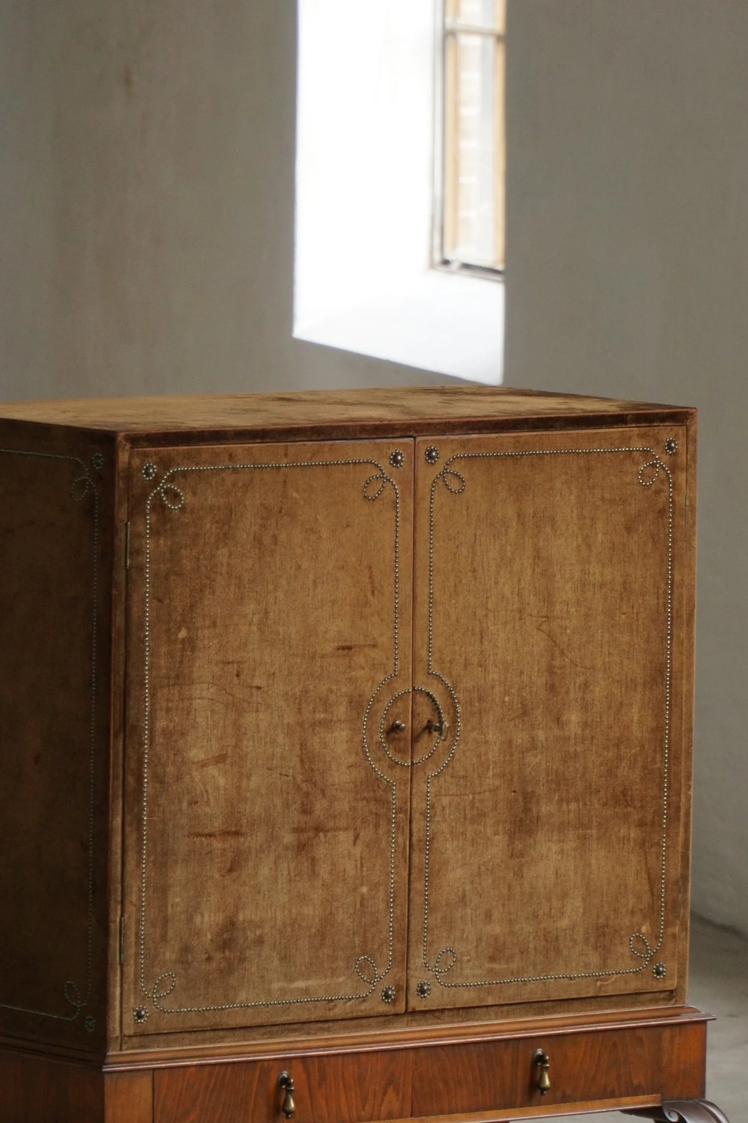 Royal_Cabinetmaker_Oak_Cabinet_by_C.B._Hansens_Etablissement,_Danish_Arts_and_Crafts_Storage_Cabinet