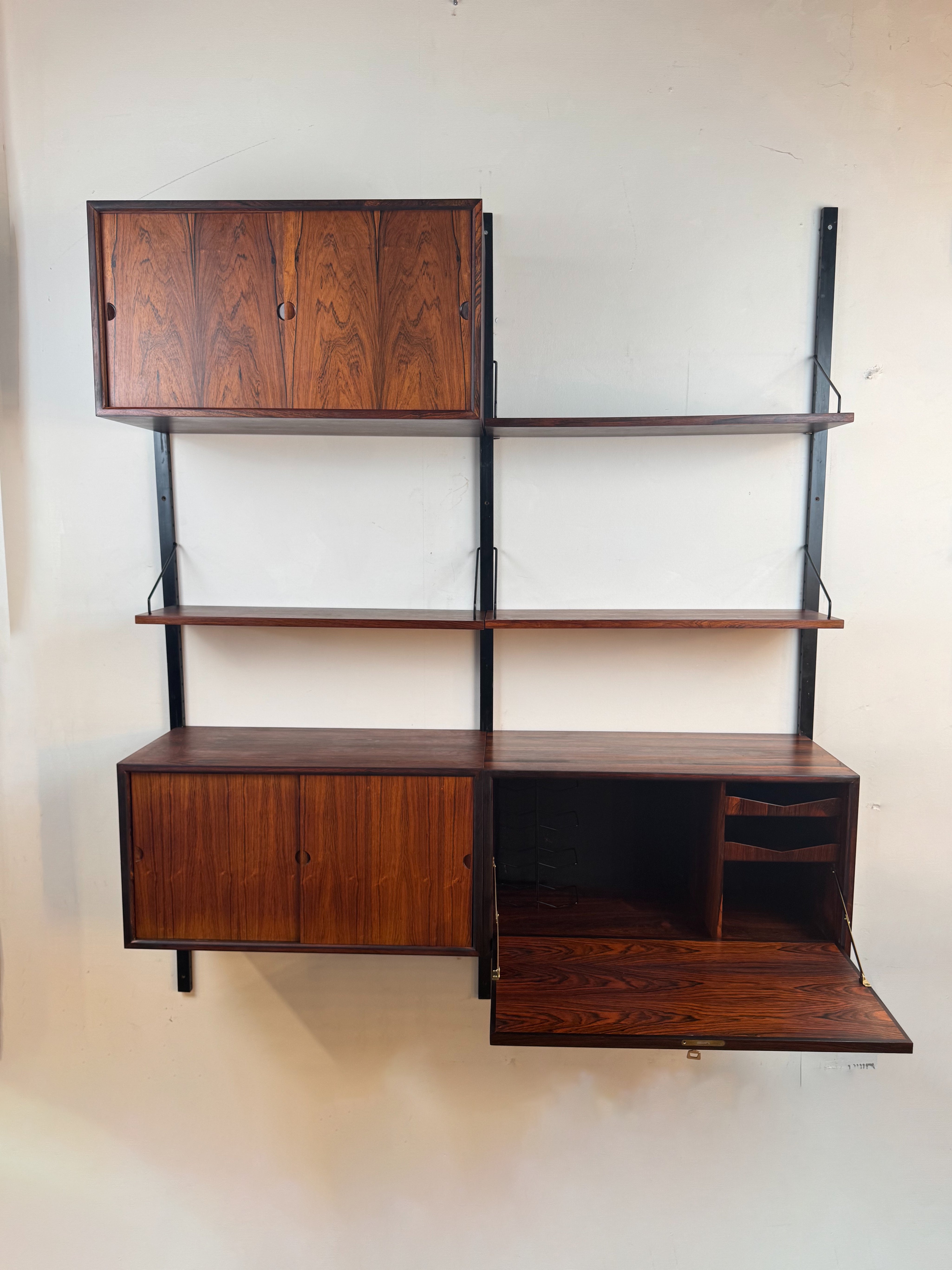 Poul_Cadovius_Royal_System_Rosewood_Wall_Unit_for_Cado,_Denmark,_1960s