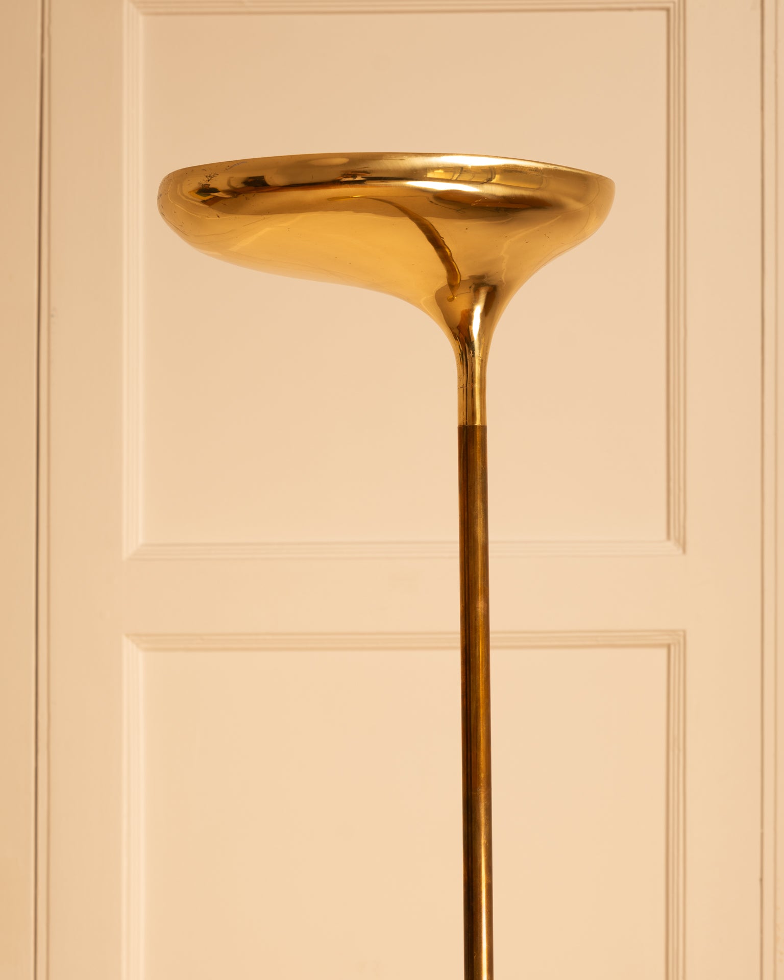 Giovanni_Santoni_Brass_Sculptural_Floor_Uplighter,_Italy_1970s