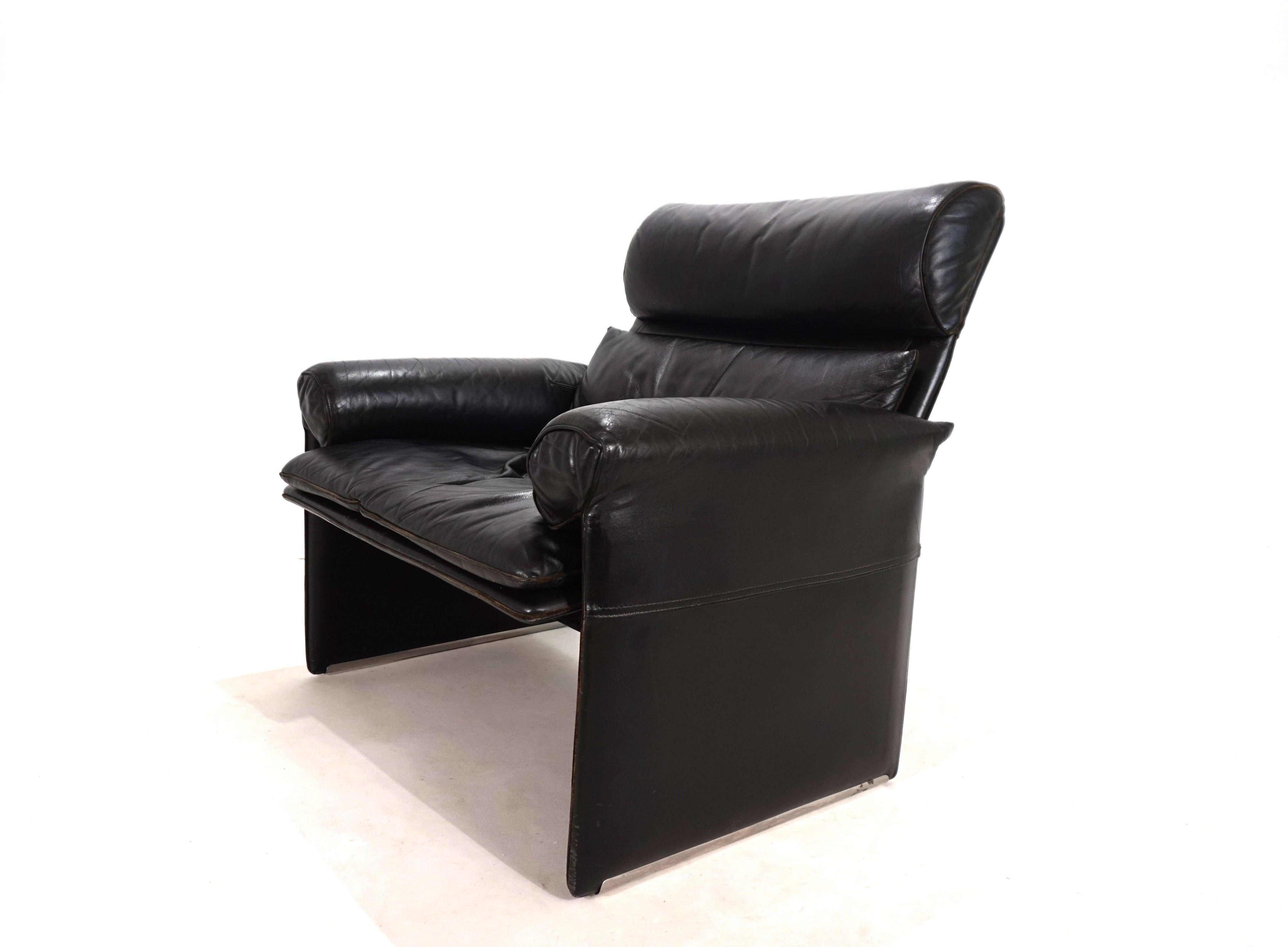 Saporiti_Italia_leather_armchair_by_Giovanni_Offredi,_1970