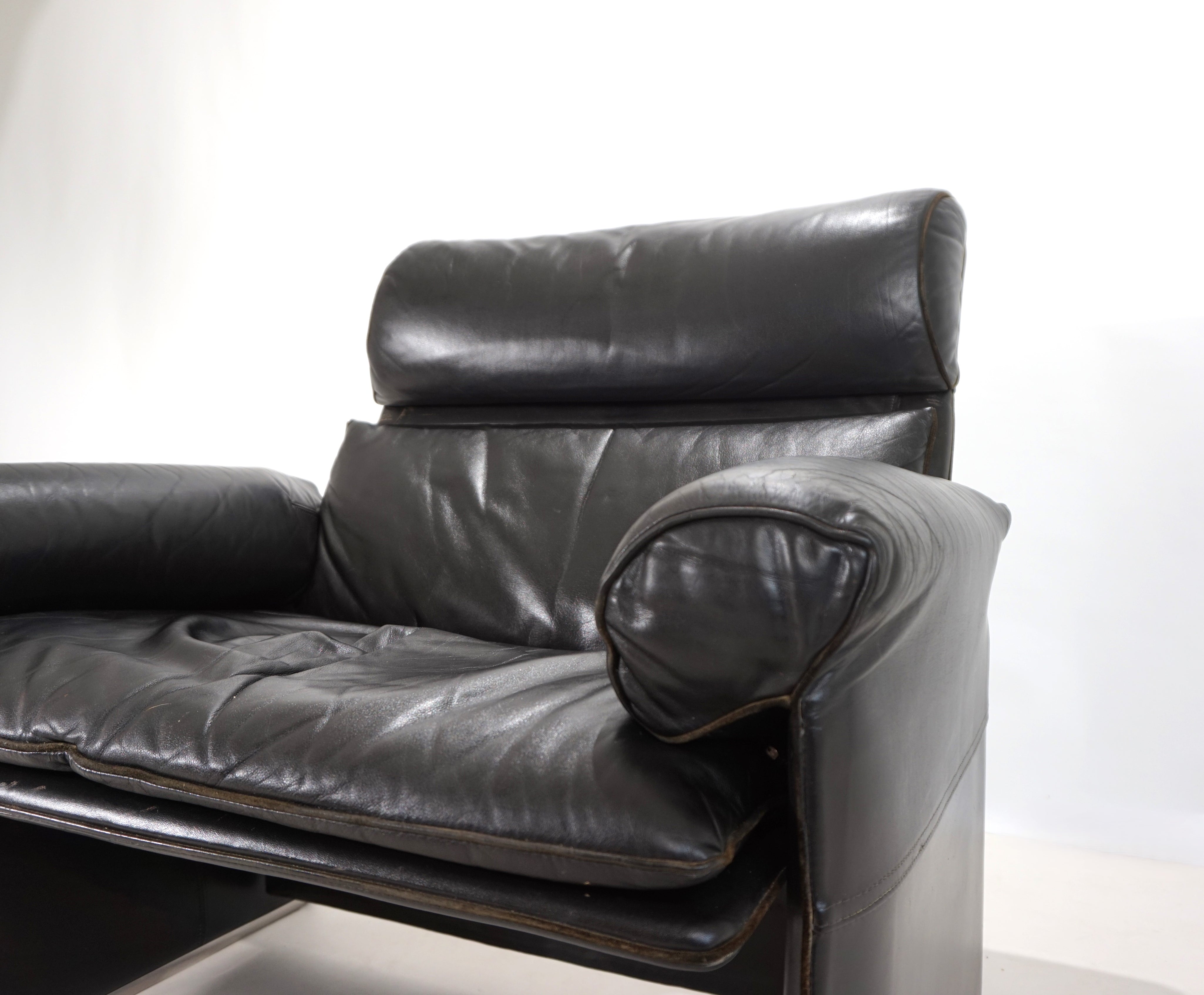 Saporiti_Italia_leather_armchair_by_Giovanni_Offredi,_1970