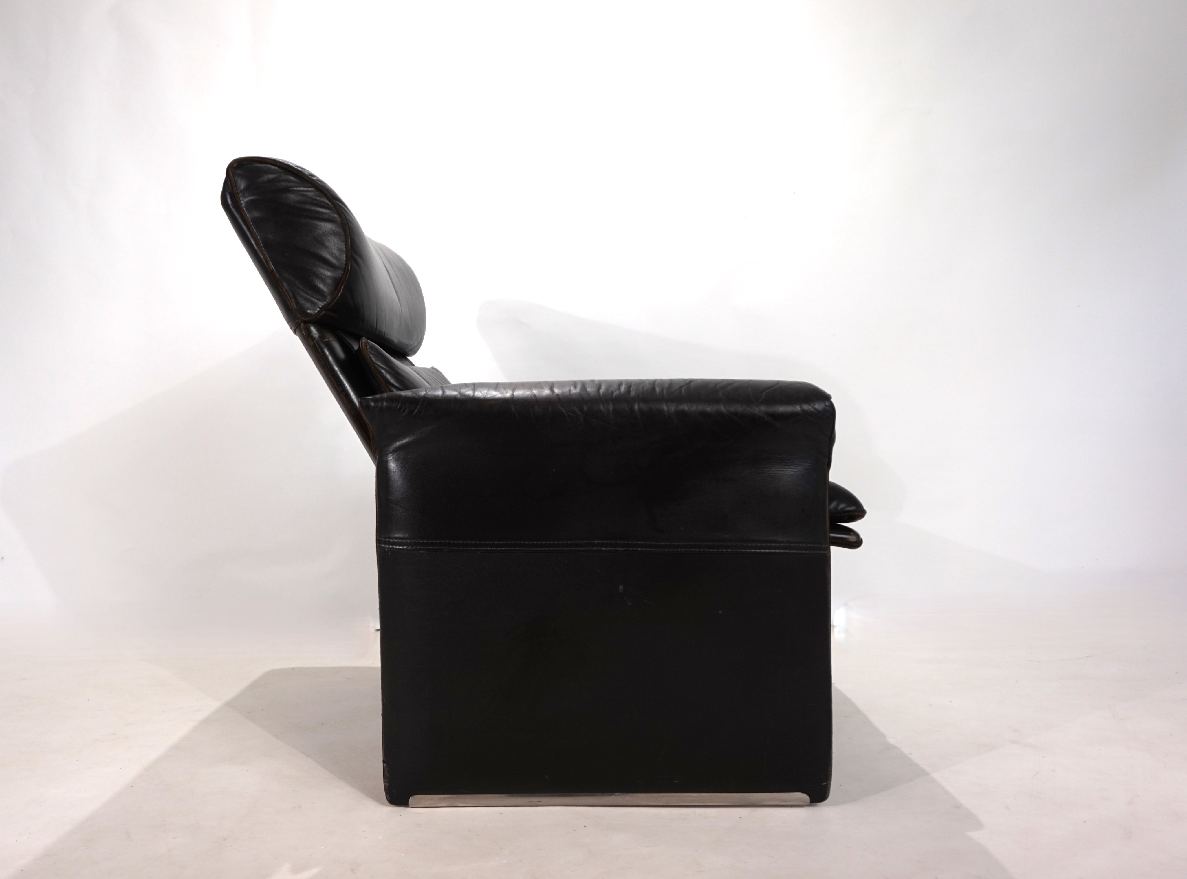 Saporiti_Italia_leather_armchair_by_Giovanni_Offredi,_1970