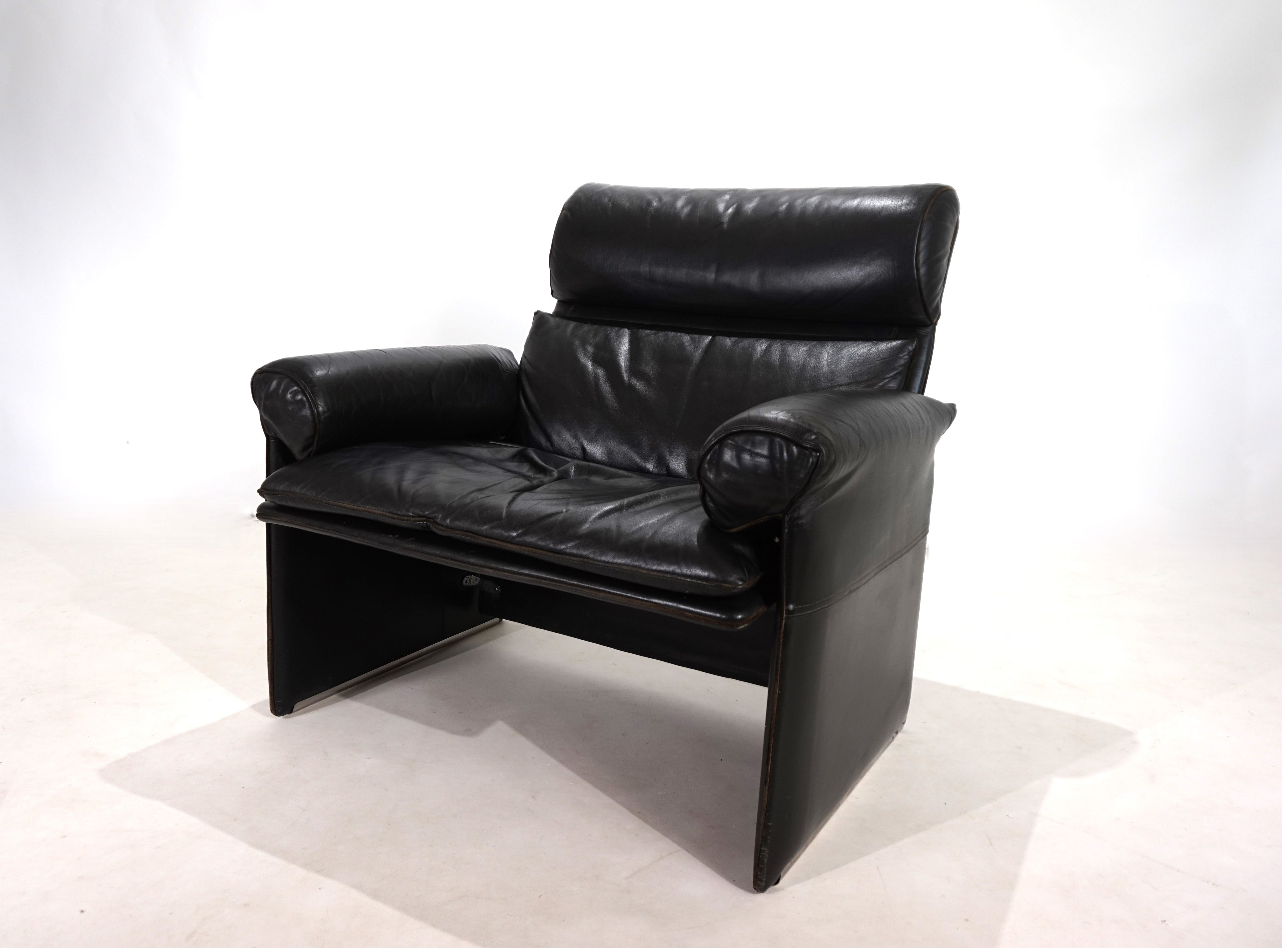 Saporiti_Italia_leather_armchair_by_Giovanni_Offredi,_1970