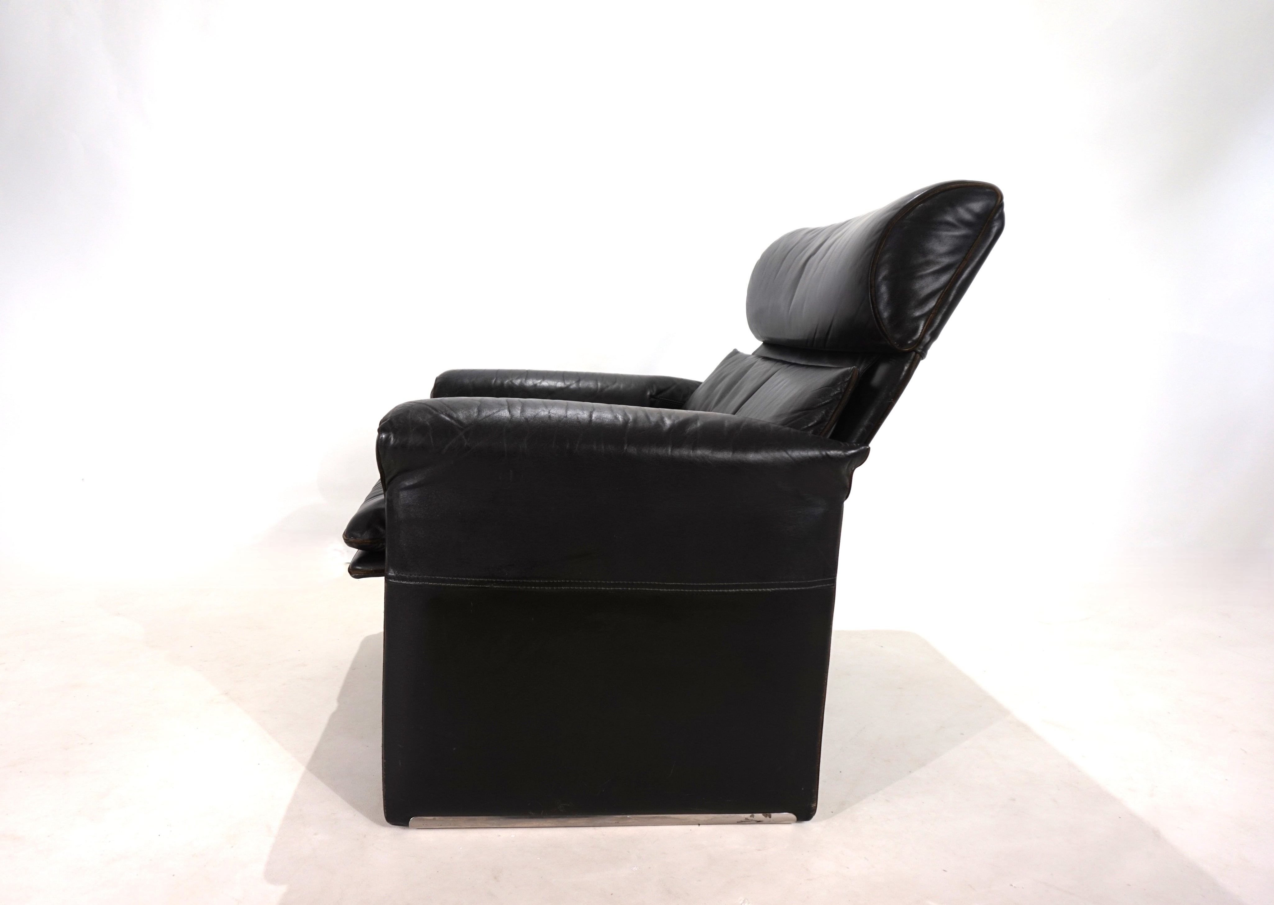 Saporiti_Italia_leather_armchair_by_Giovanni_Offredi,_1970