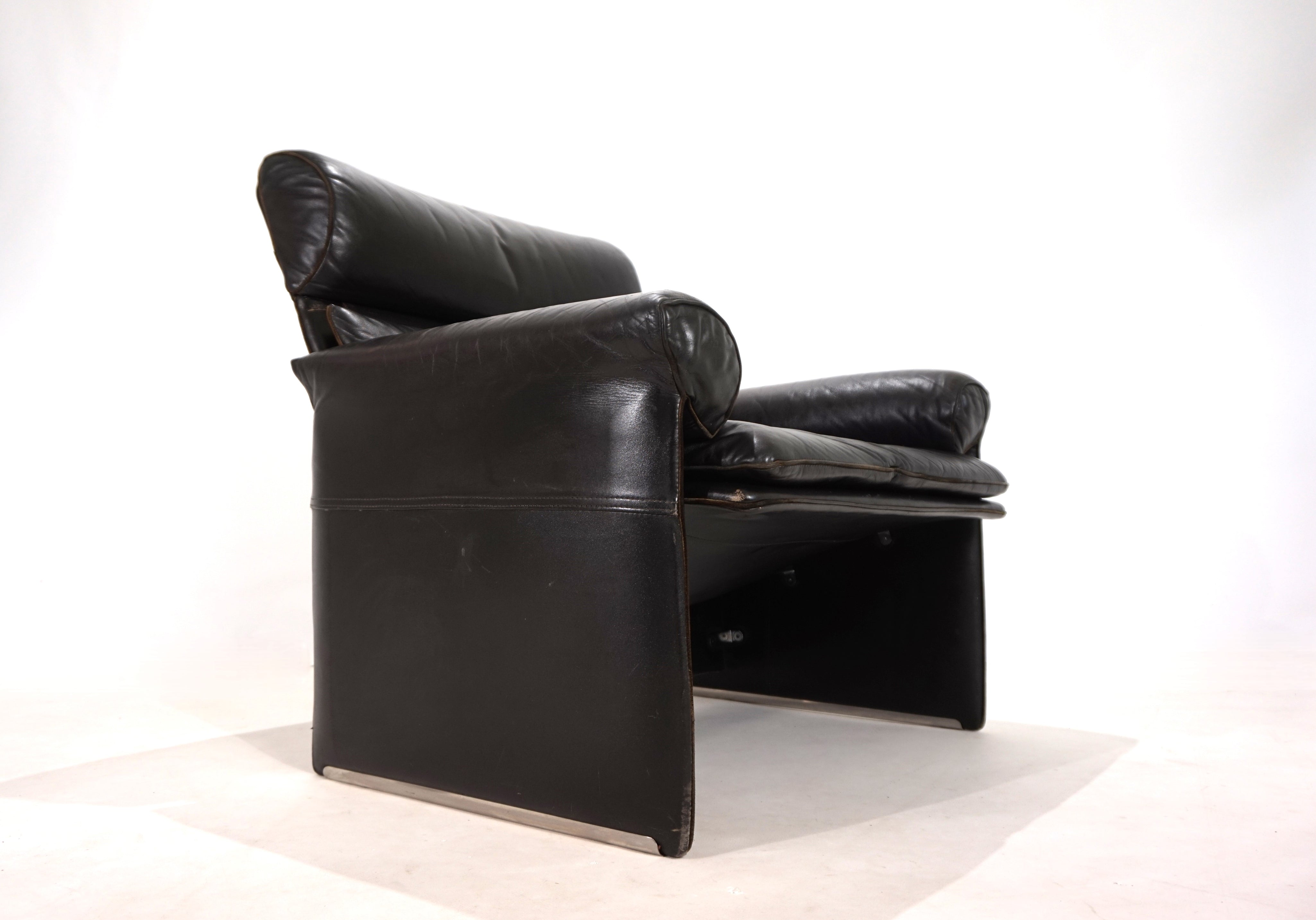 Saporiti_Italia_leather_armchair_by_Giovanni_Offredi,_1970
