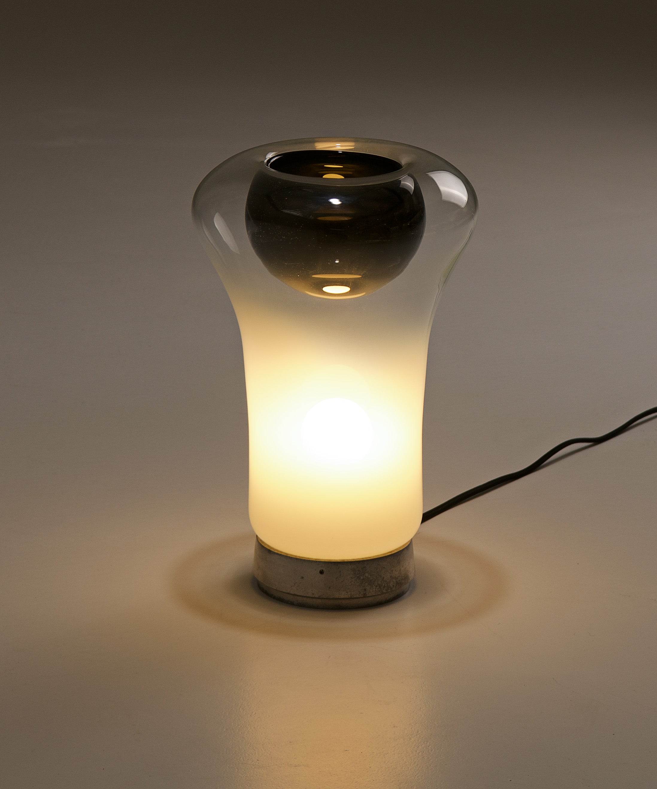 Sappho_Table_Lamp_by_Angelo_Mangiarotti_from_1960s
