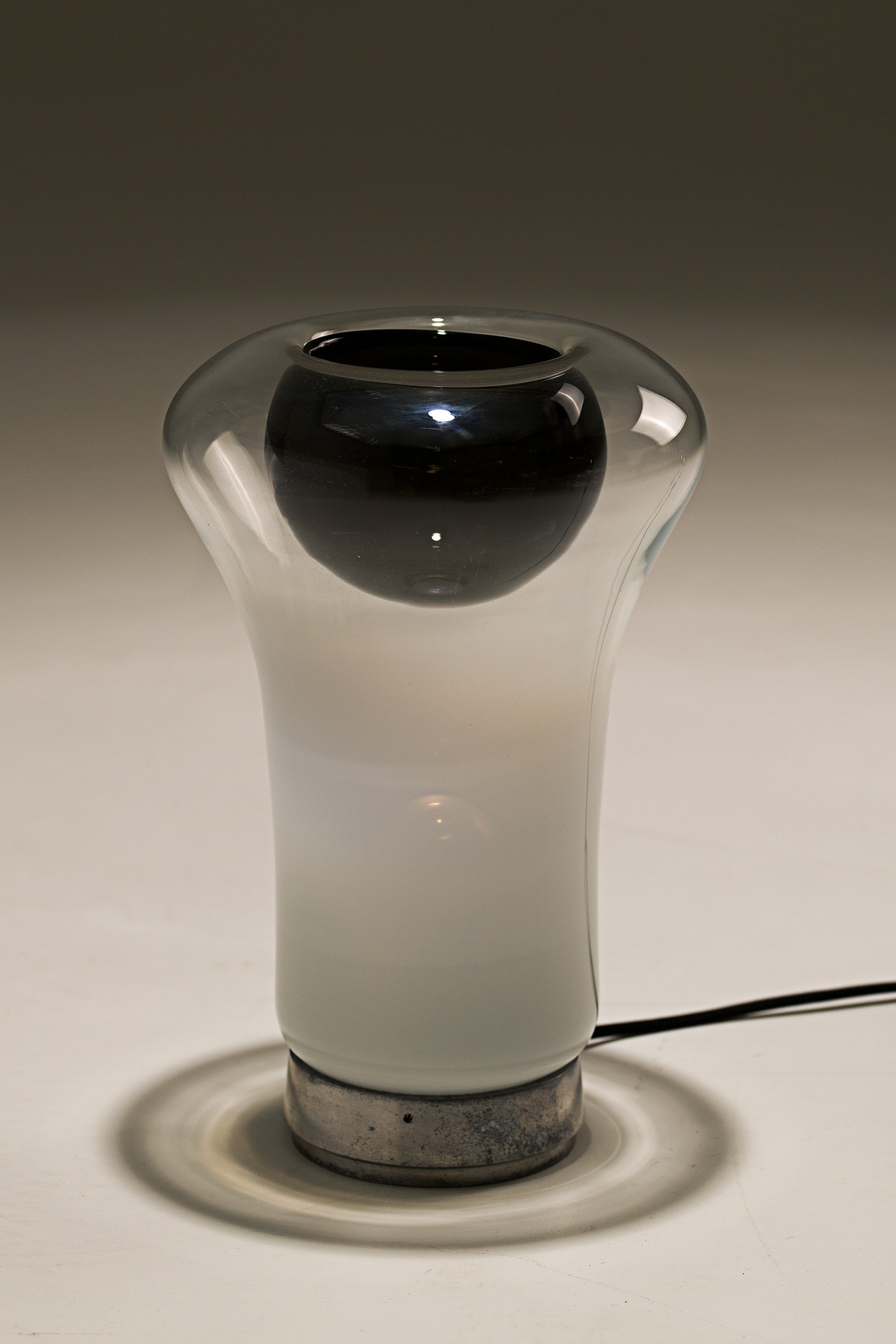 Sappho_Table_Lamp_by_Angelo_Mangiarotti