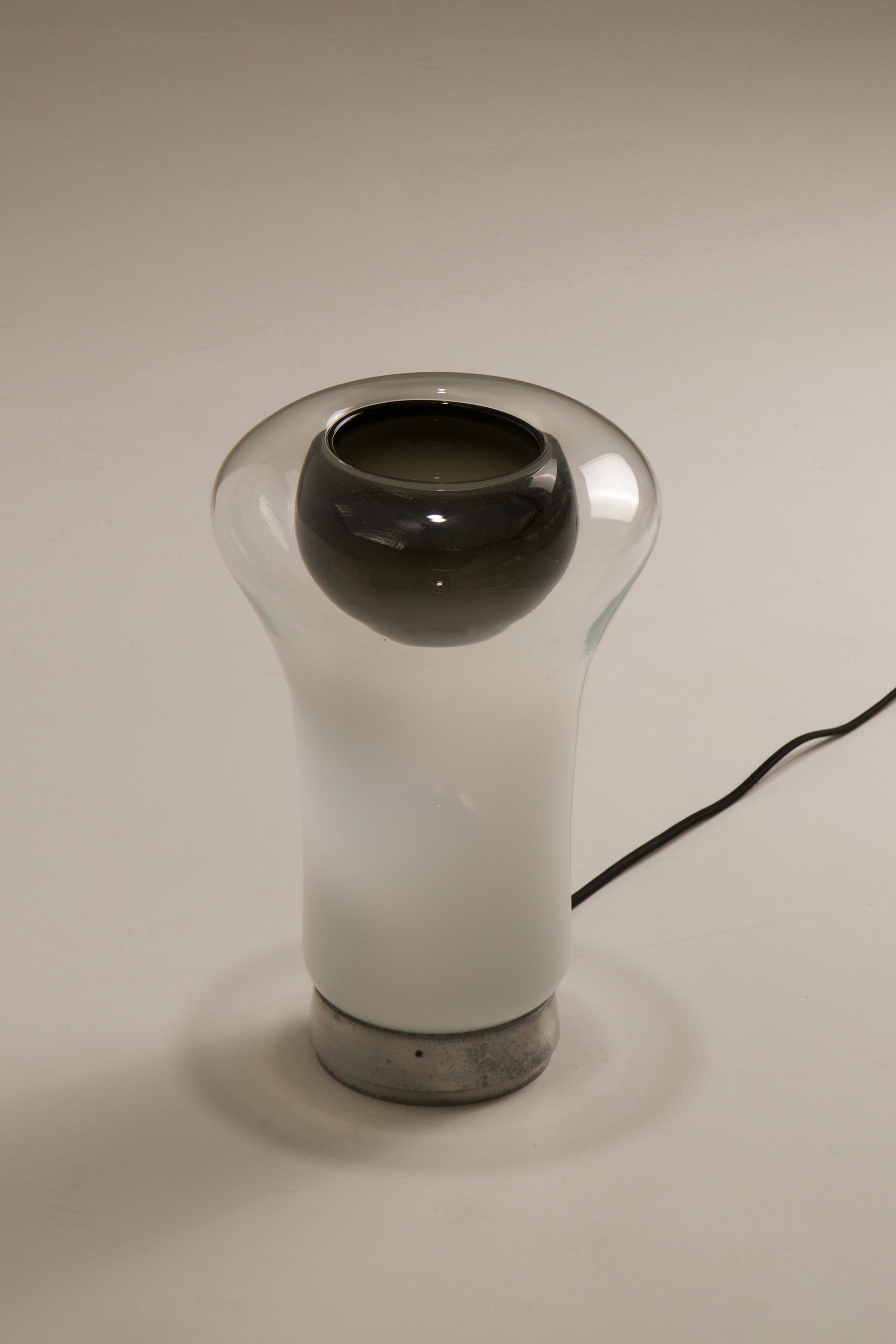 Sappho_Table_Lamp_by_Angelo_Mangiarotti