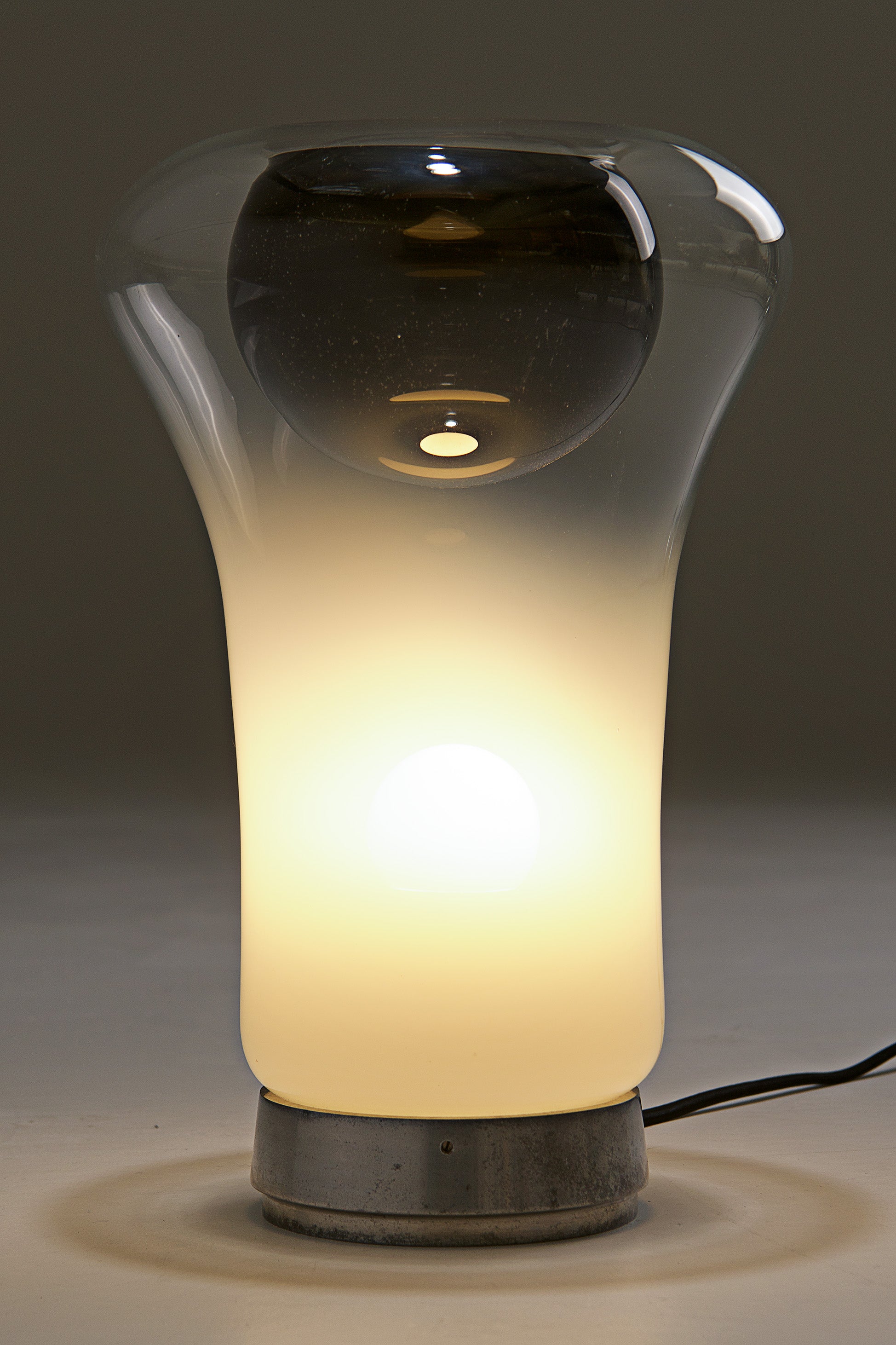 Sappho_Table_Lamp_by_Angelo_Mangiarotti