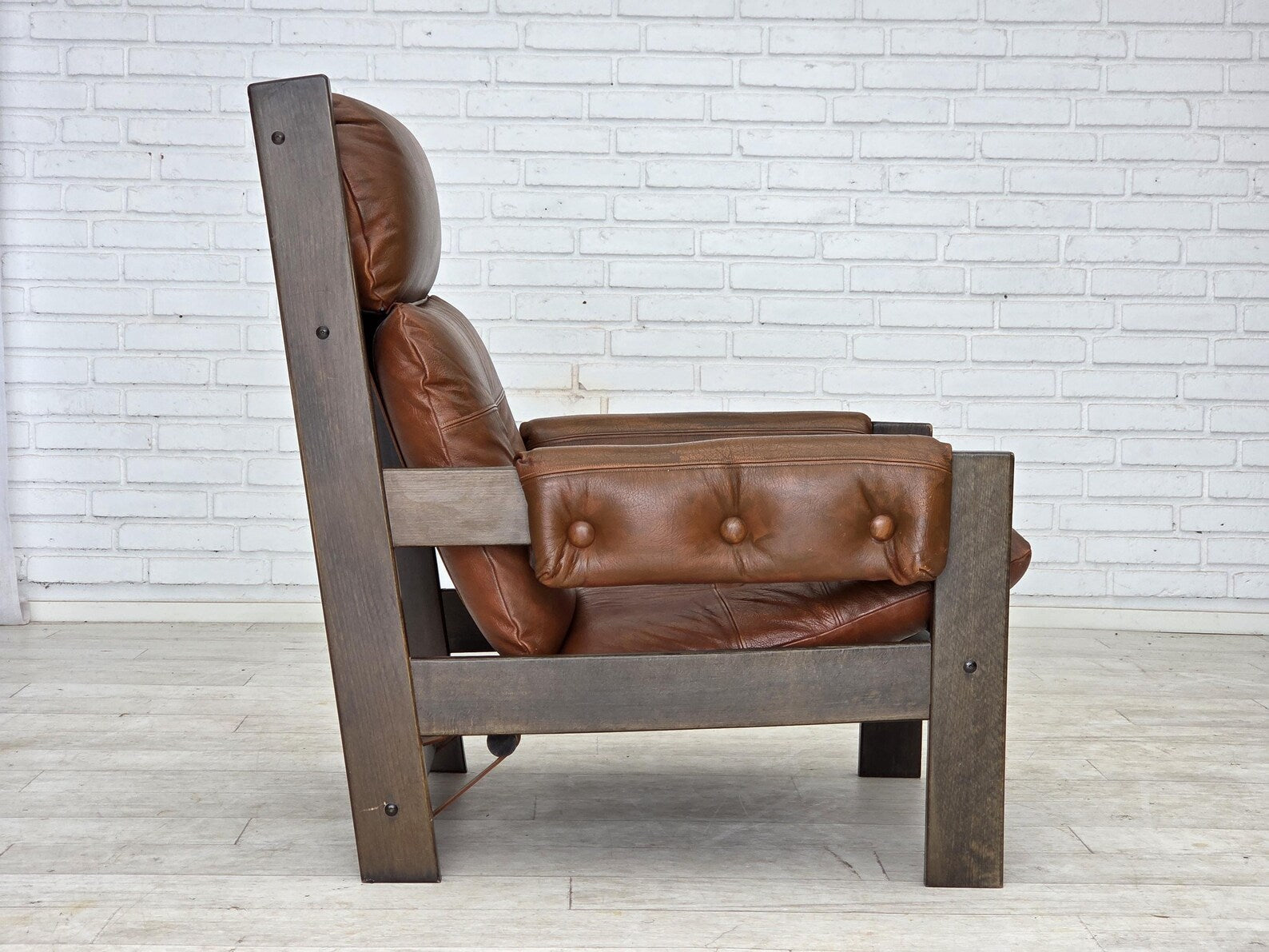 Scandinavian_Armchair,_Oak_and_Leather,_1970s