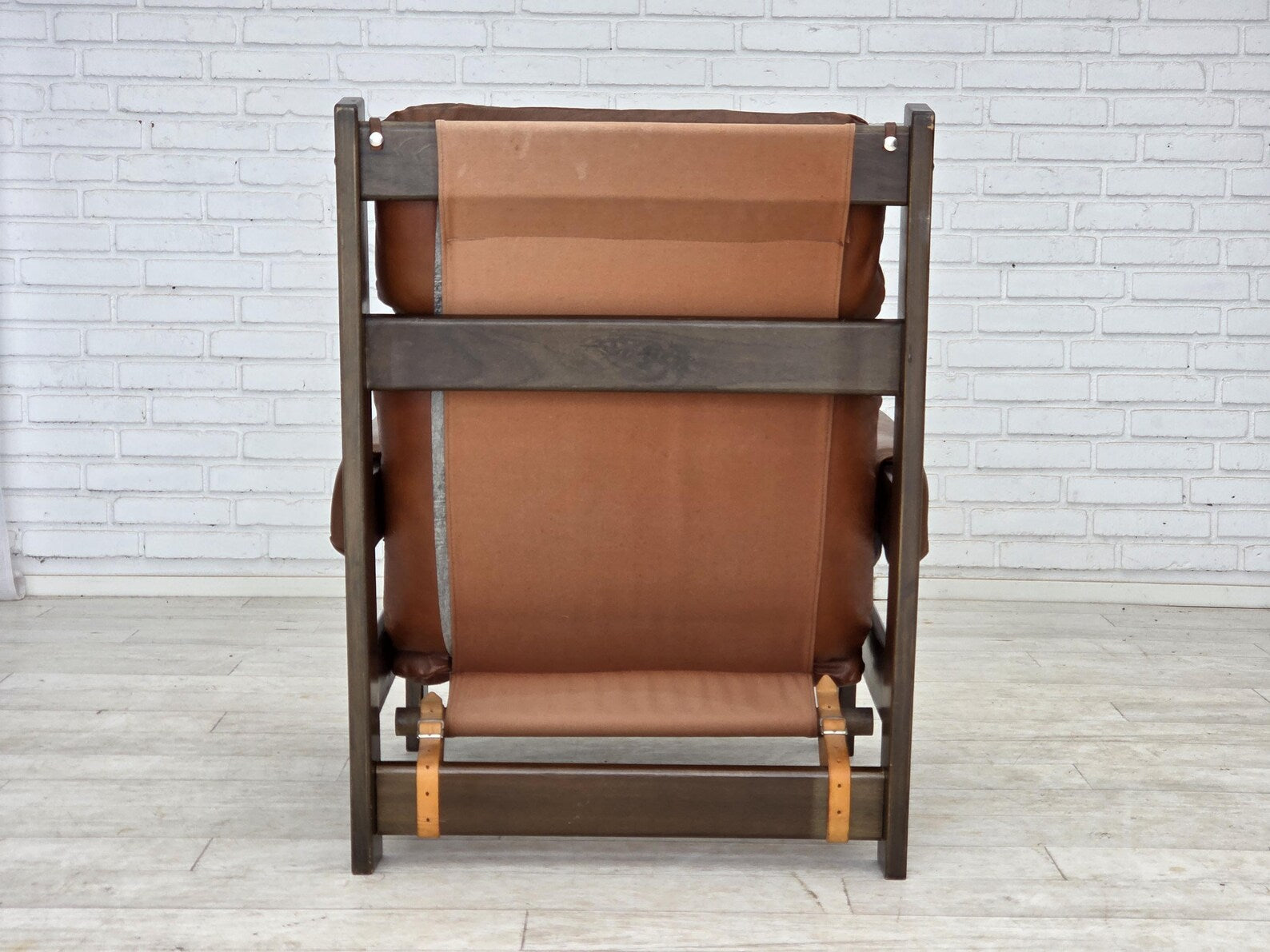 Scandinavian_Armchair,_Oak_and_Leather,_1970s