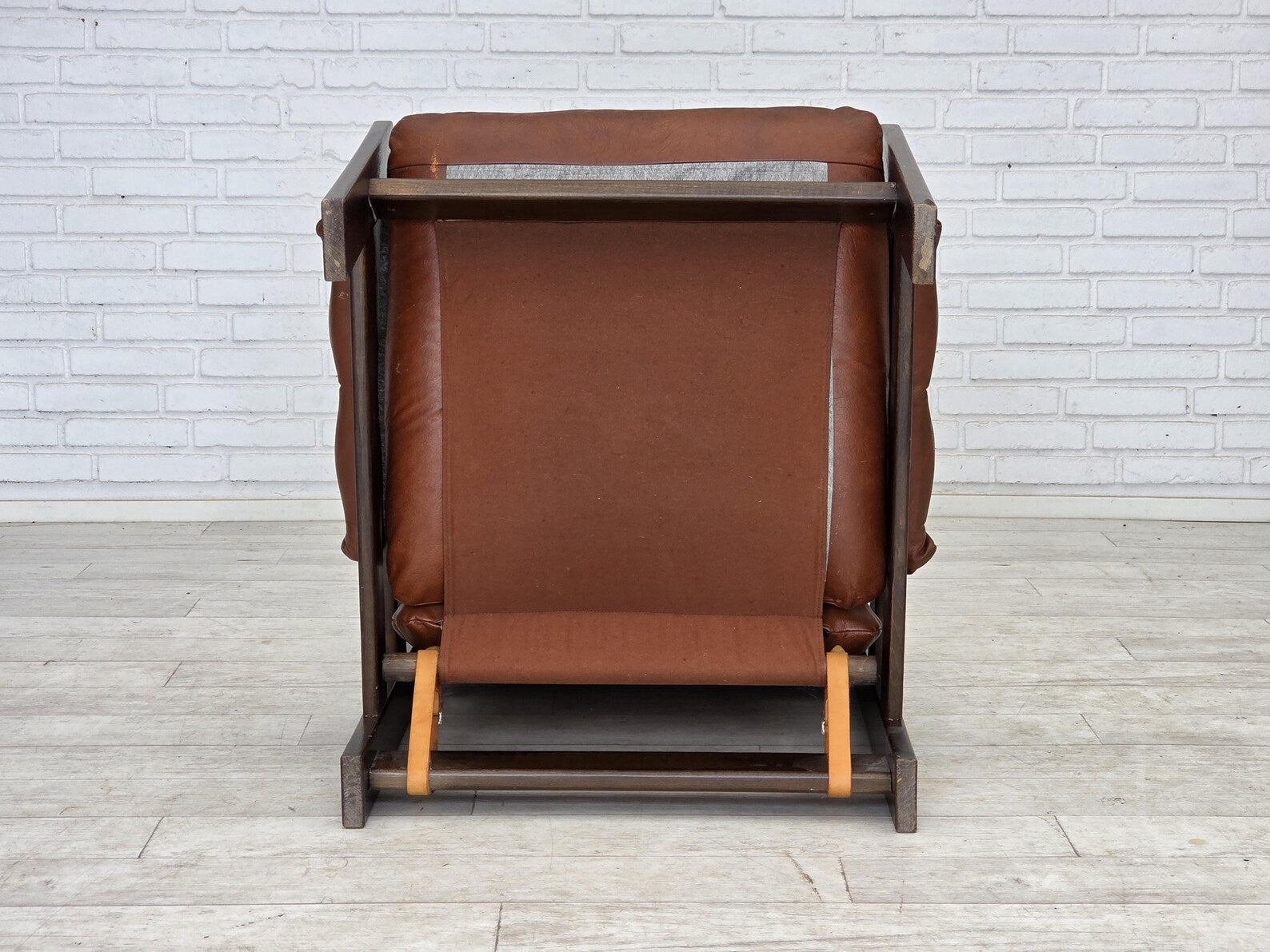 Scandinavian_Armchair,_Oak_and_Leather,_1970s