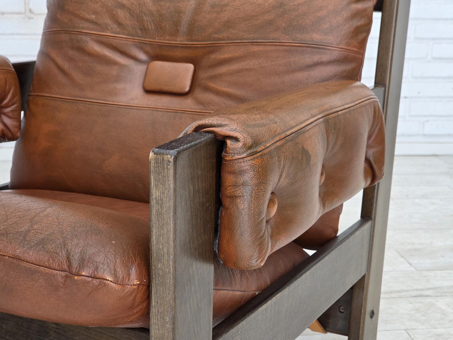 Scandinavian_Armchair,_Oak_and_Leather,_1970s