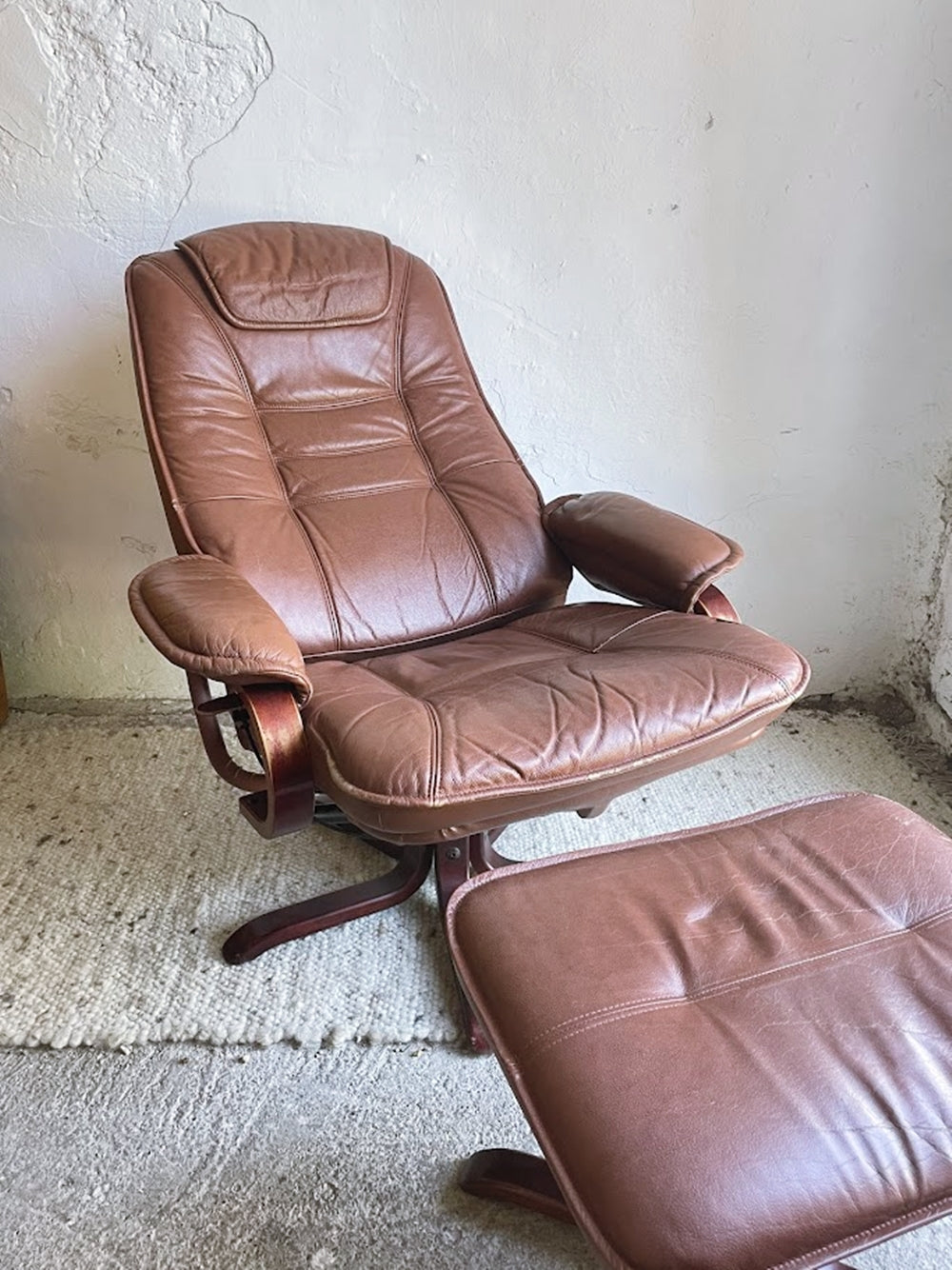 Set_of_Swivel_Lounge_Chair_with_Ottoman,1990s_Scandinavian_Style_Brown_Leather_Reclining