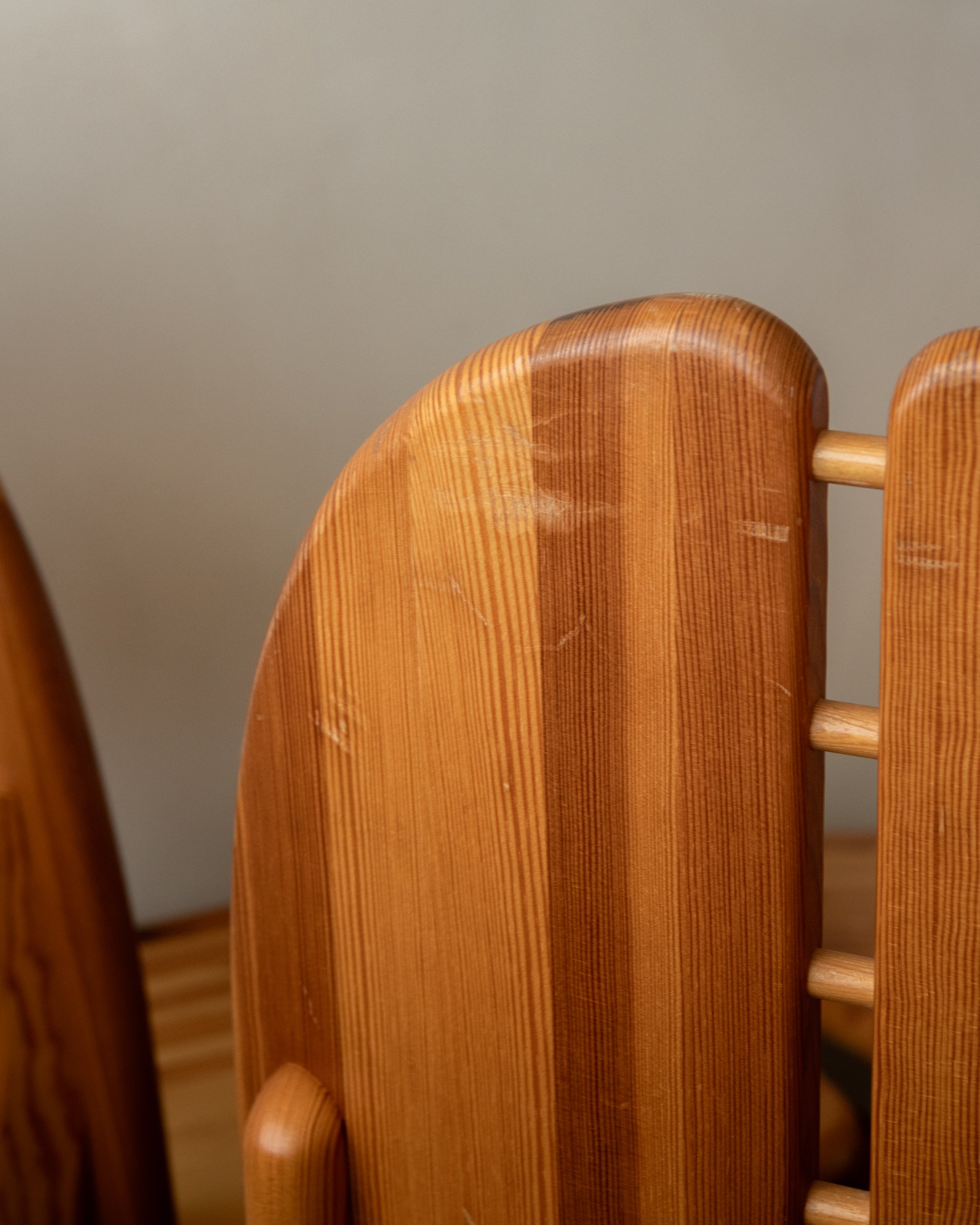 Set_of_6_Scandinavian_Solid_Pine_Dining_Chairs,_1970s