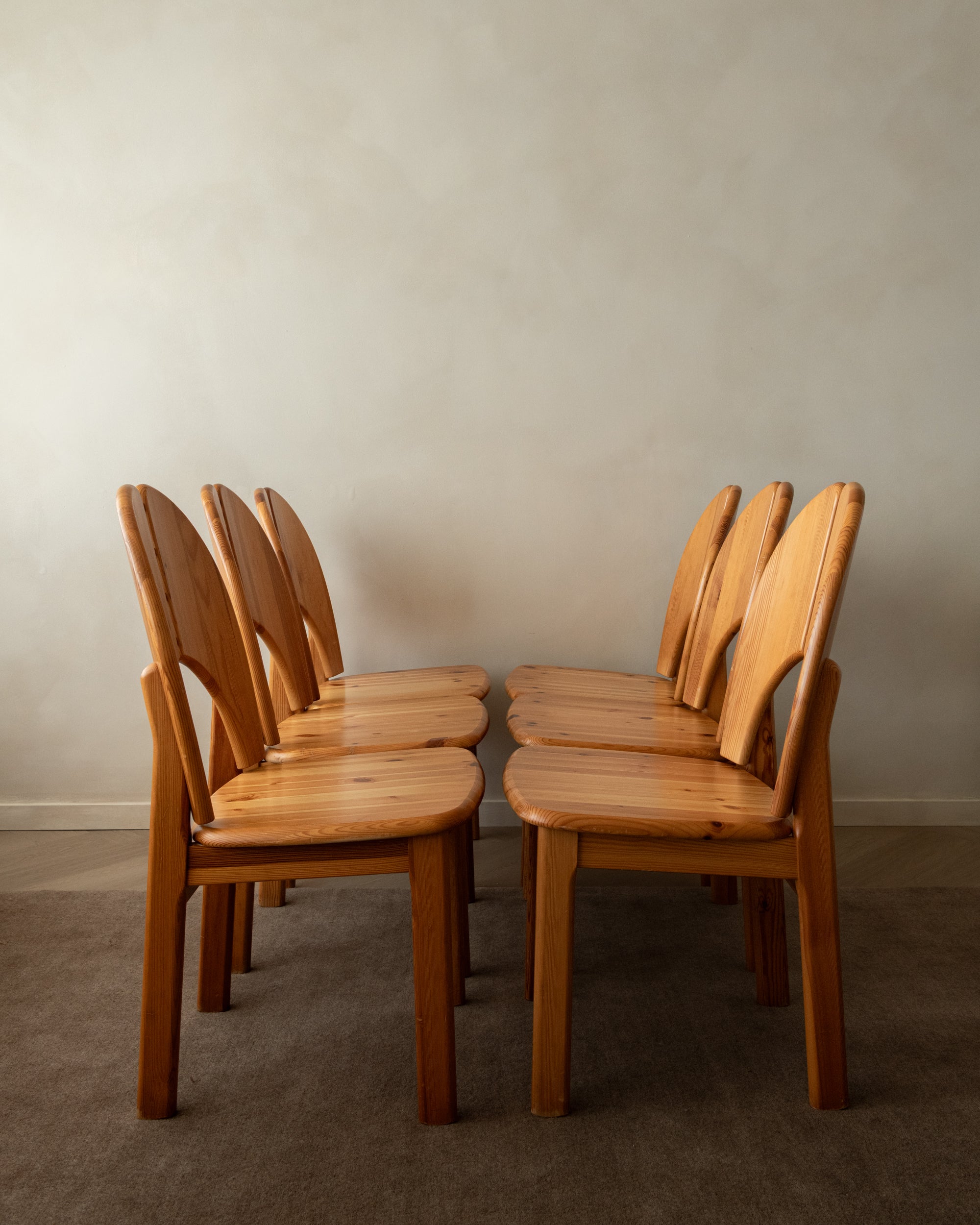 Set_of_6_Scandinavian_Solid_Pine_Dining_Chairs,_1970s