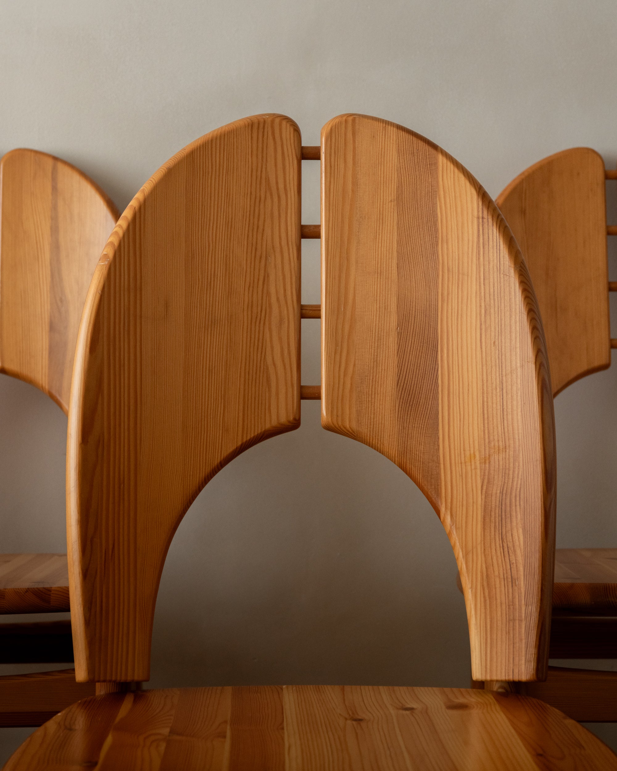 Set_of_6_Scandinavian_Solid_Pine_Dining_Chairs,_1970s