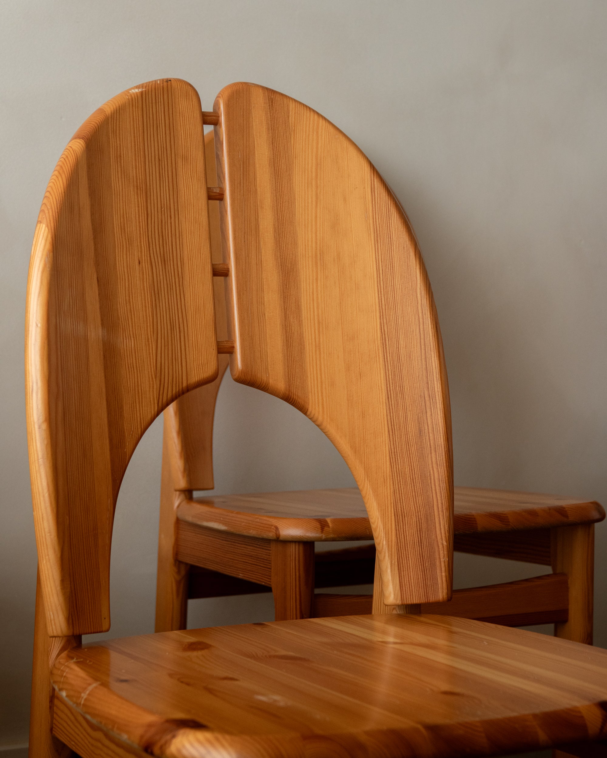 Set_of_6_Scandinavian_Solid_Pine_Dining_Chairs,_1970s