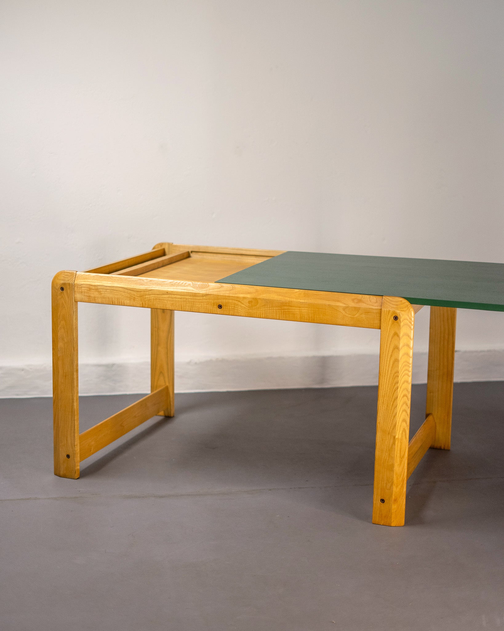 Scandinavian_Extending_Dining_Table_made_of_Oak_from_1960