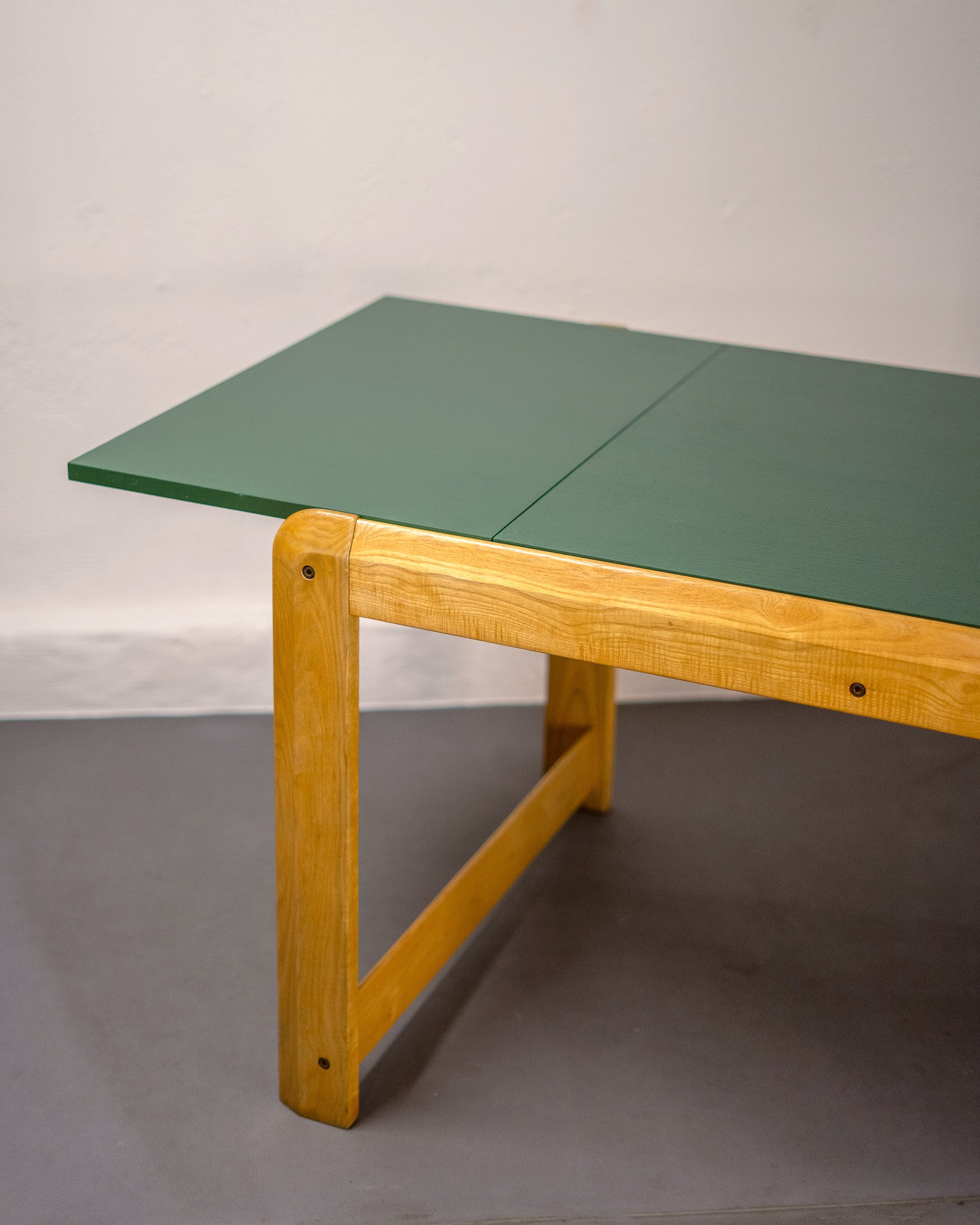 Scandinavian_Extending_Dining_Table_made_of_Oak_from_1960