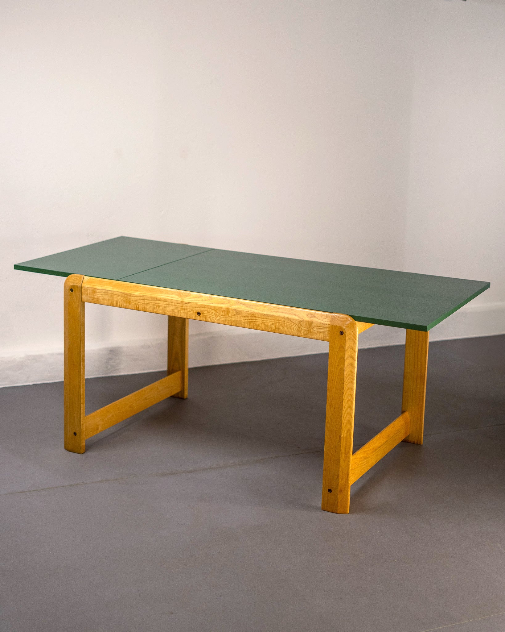 Scandinavian_Extending_Dining_Table_made_of_Oak_from_1960