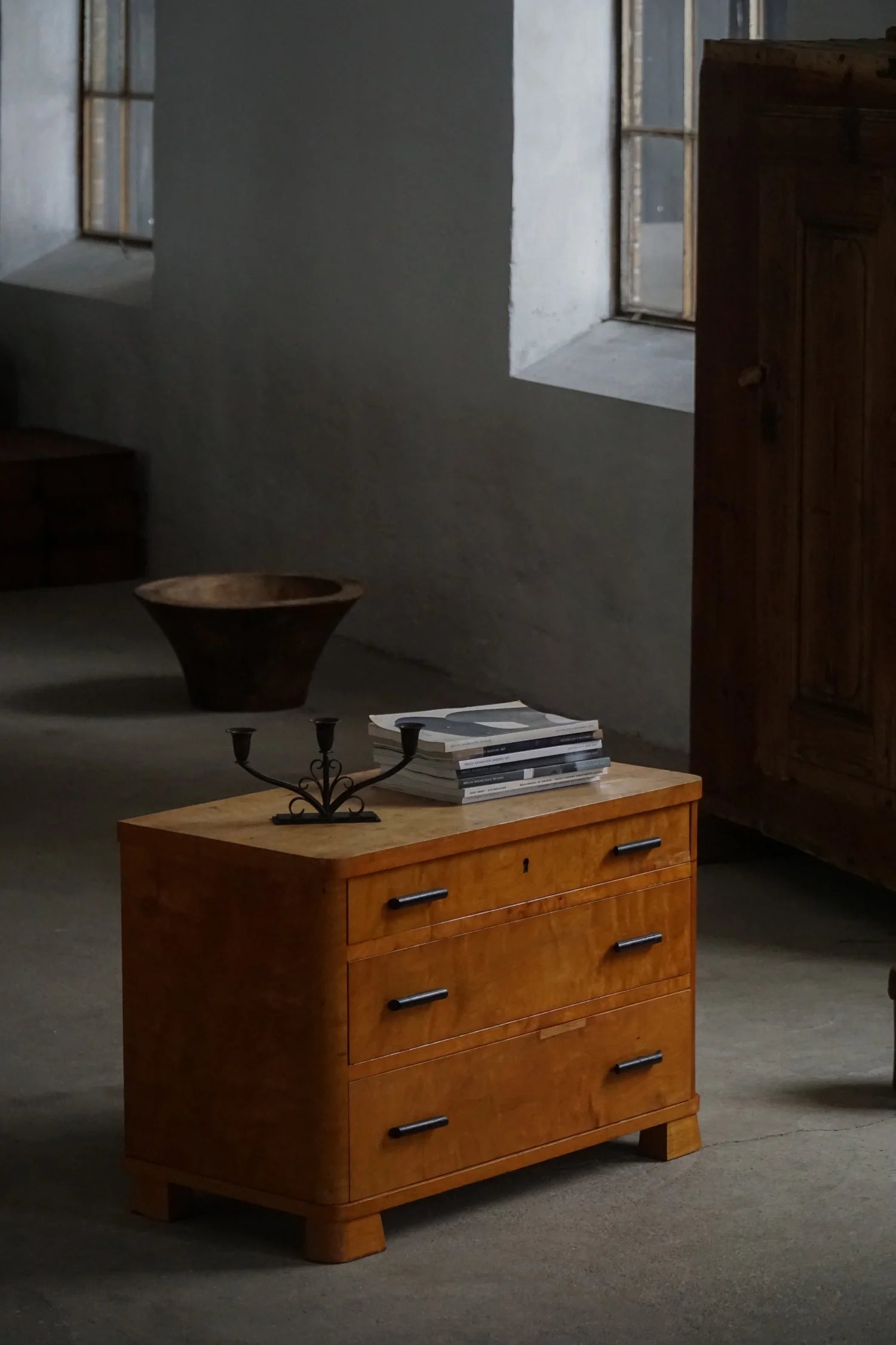 Scandinavian_Functionalist_Birch_Chest_of_Drawers,_Swedish_Grace_Art_Deco_Design,_1930s_1940s