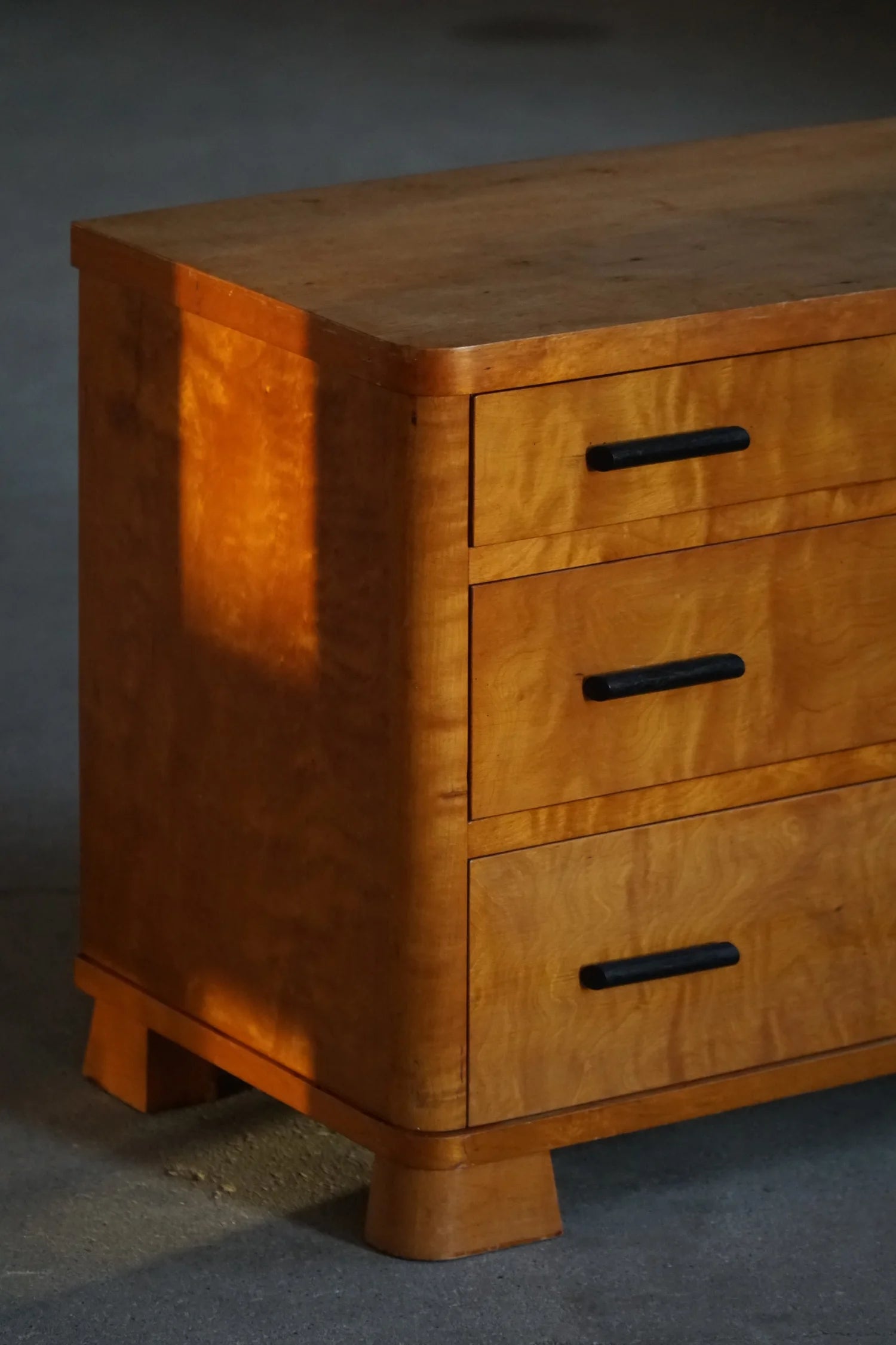 Scandinavian_Functionalist_Birch_Chest_of_Drawers,_Swedish_Grace_Art_Deco_Design,_1930s_1940s