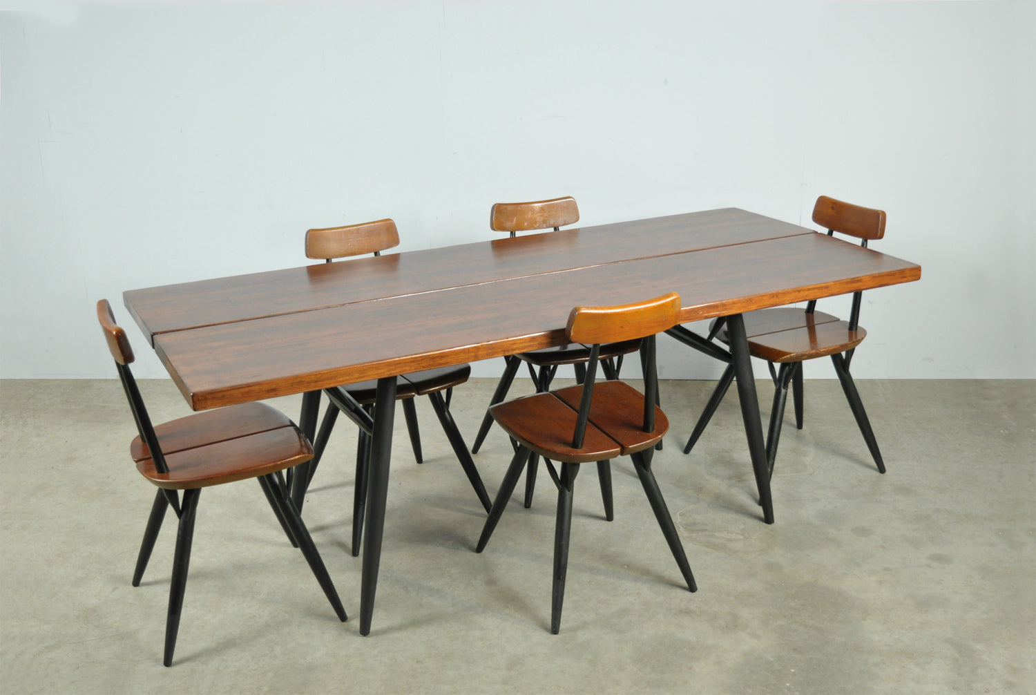 Scandinavian_LAUKAAN_PUU_“Pirkka”_dining_table_by_Ilmari_Tapiovaara,_Finland_1950s