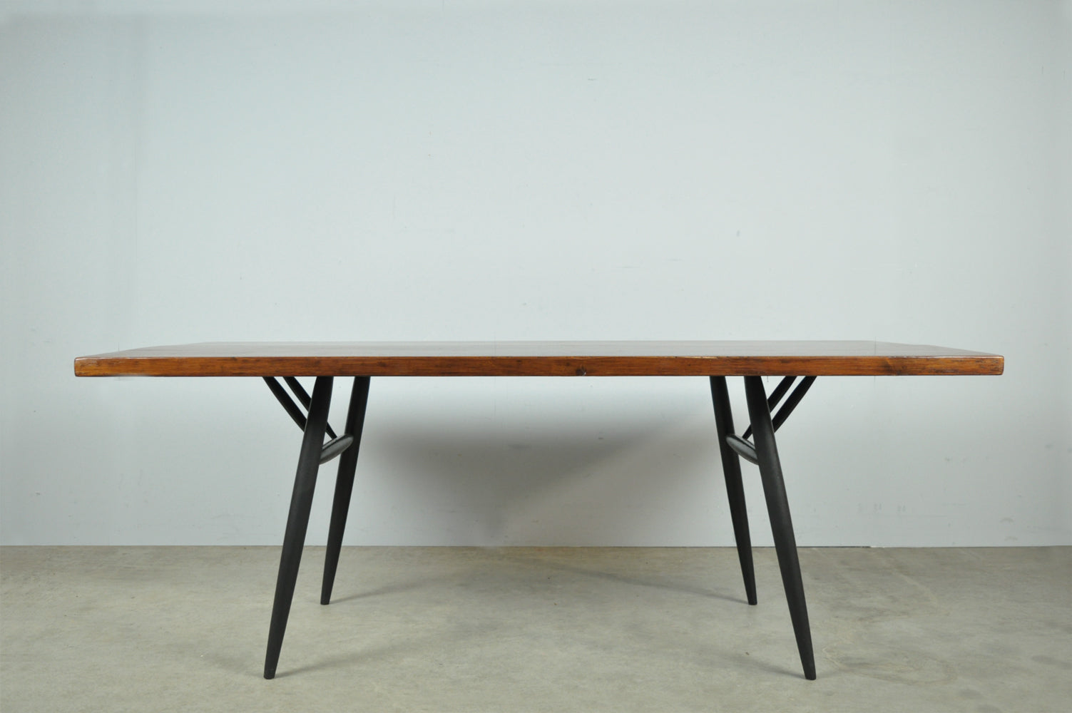 Scandinavian_LAUKAAN_PUU_“Pirkka”_dining_table_by_Ilmari_Tapiovaara,_Finland_1950s