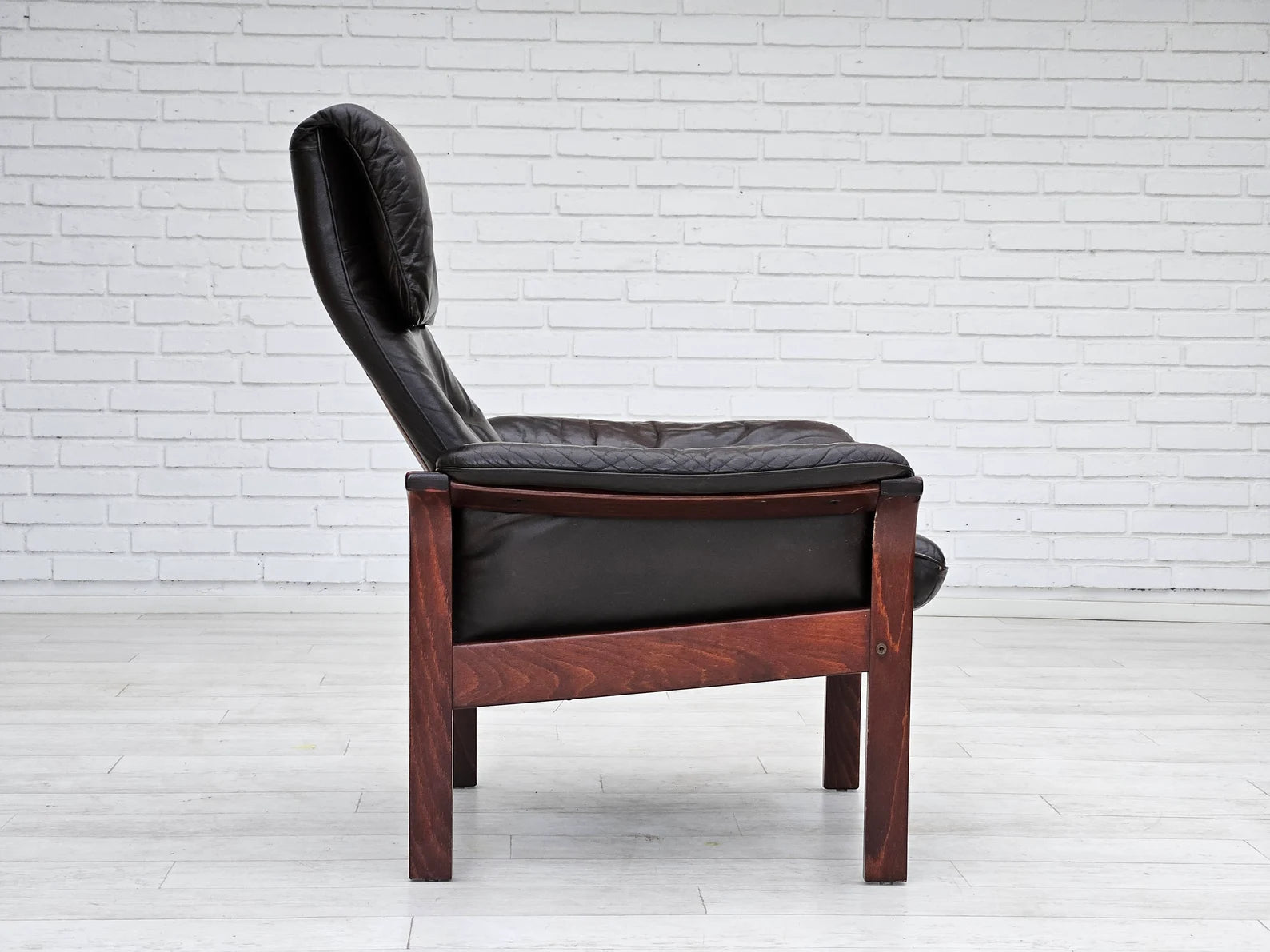 Adjustable_Leather_Lounge_Chair_by_Göte_Möbler,_1970s,_Sweden