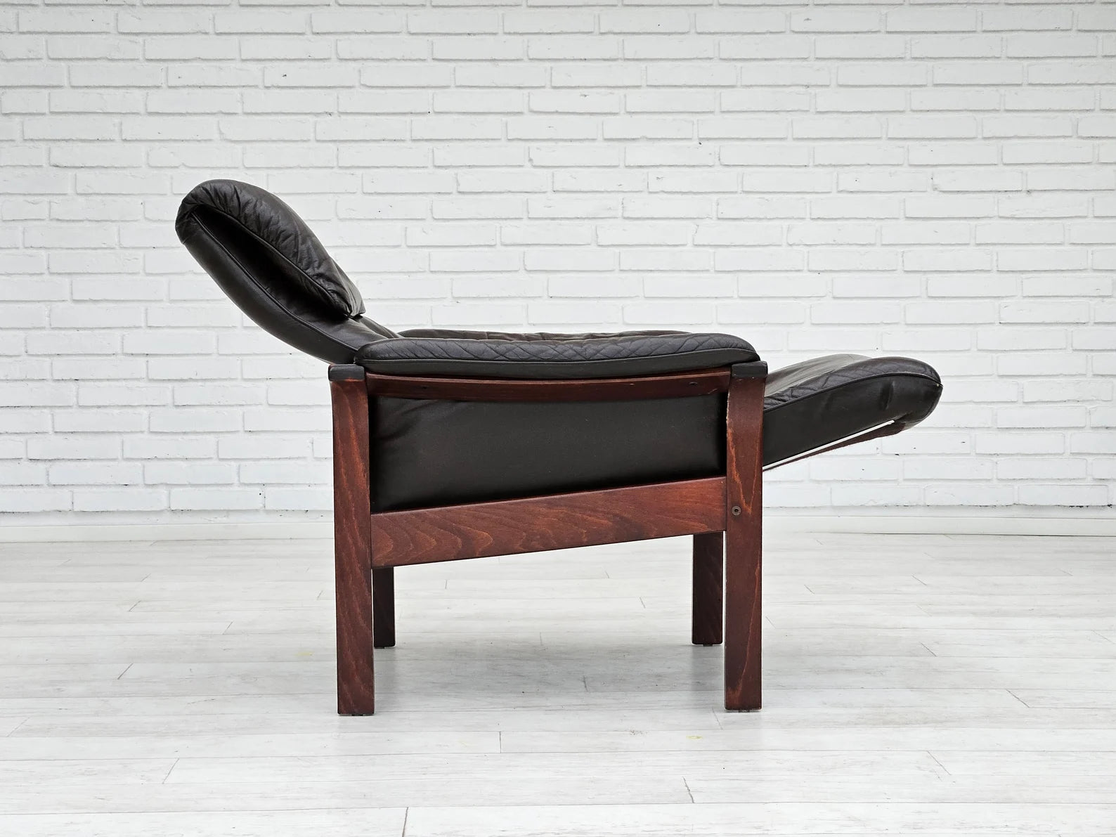 Adjustable_Leather_Lounge_Chair_by_Göte_Möbler,_1970s,_Sweden