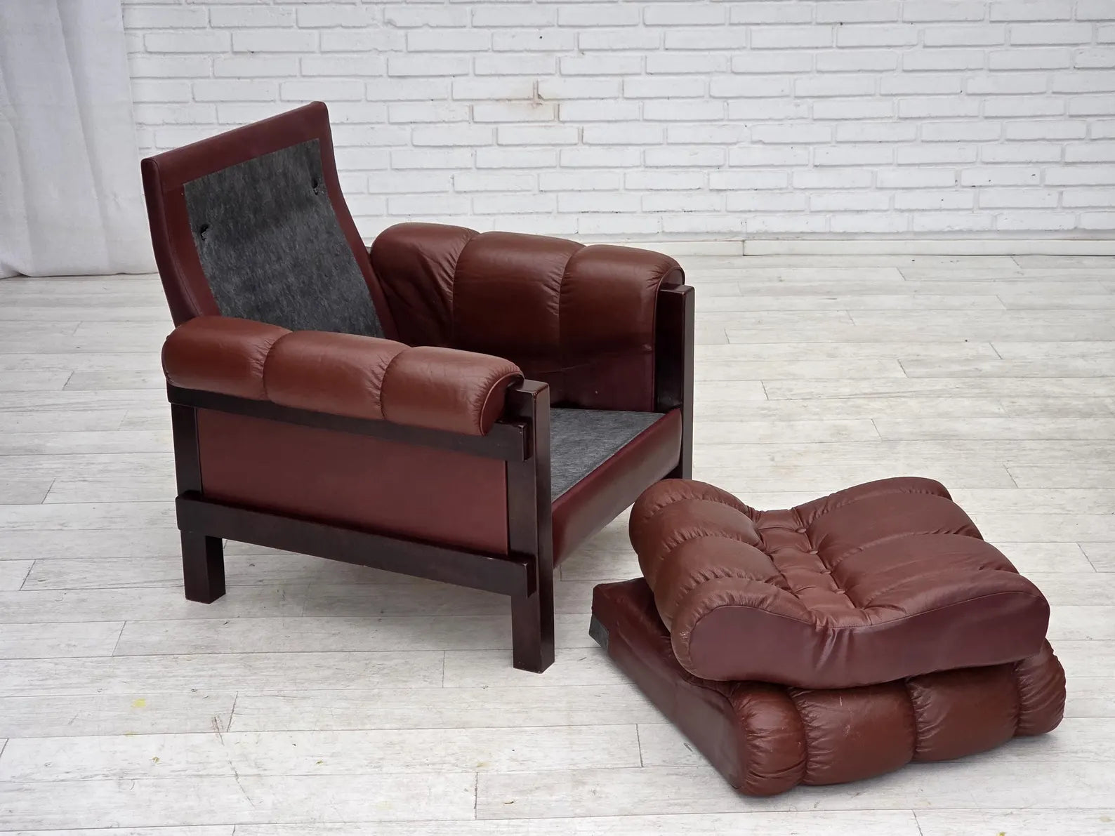 Scandinavian_Lounge_Chair,_Leather_&_Wood,_1970s_Denmark