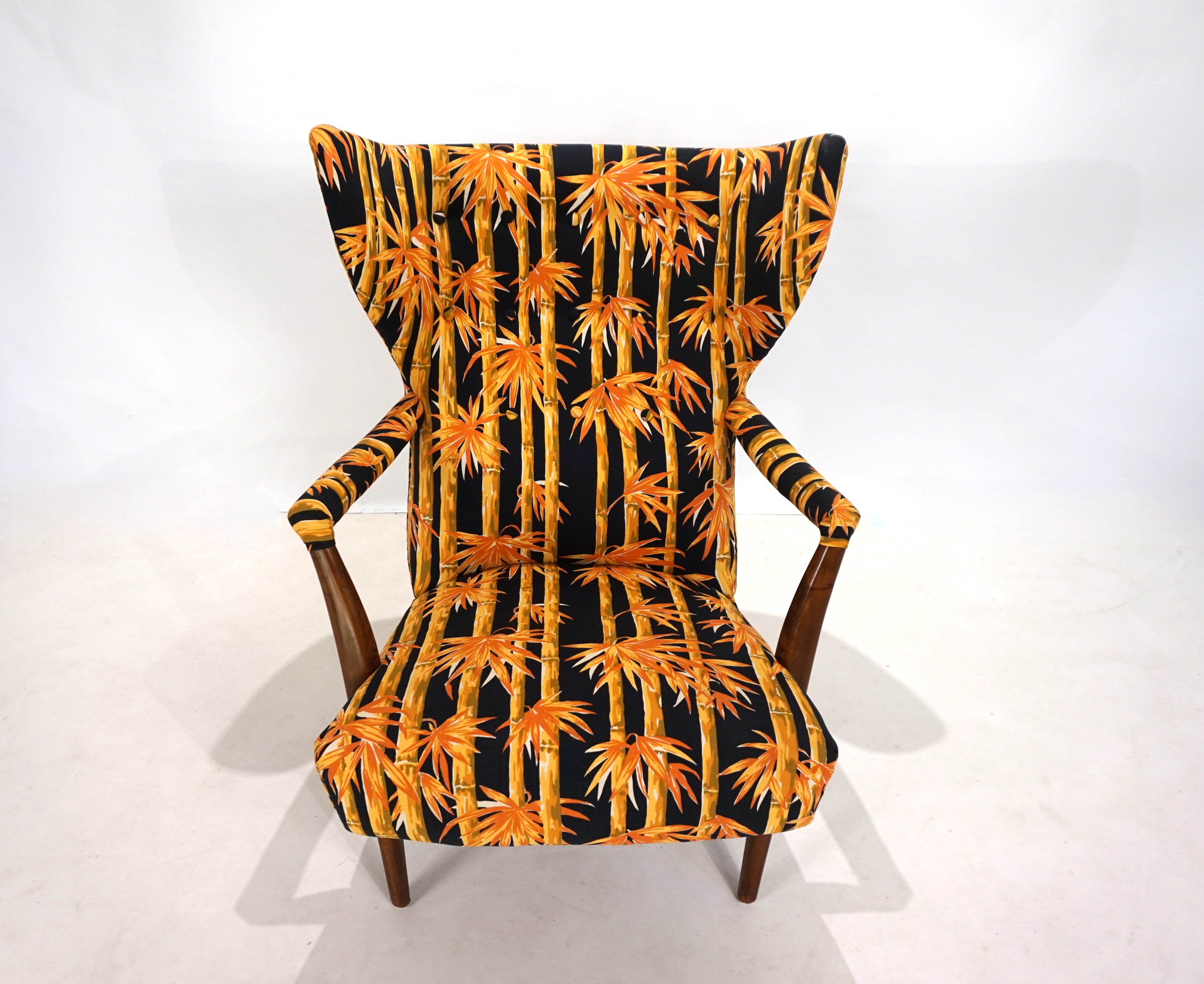 Scandinavian_lounge_chair_Wingchair,_1960