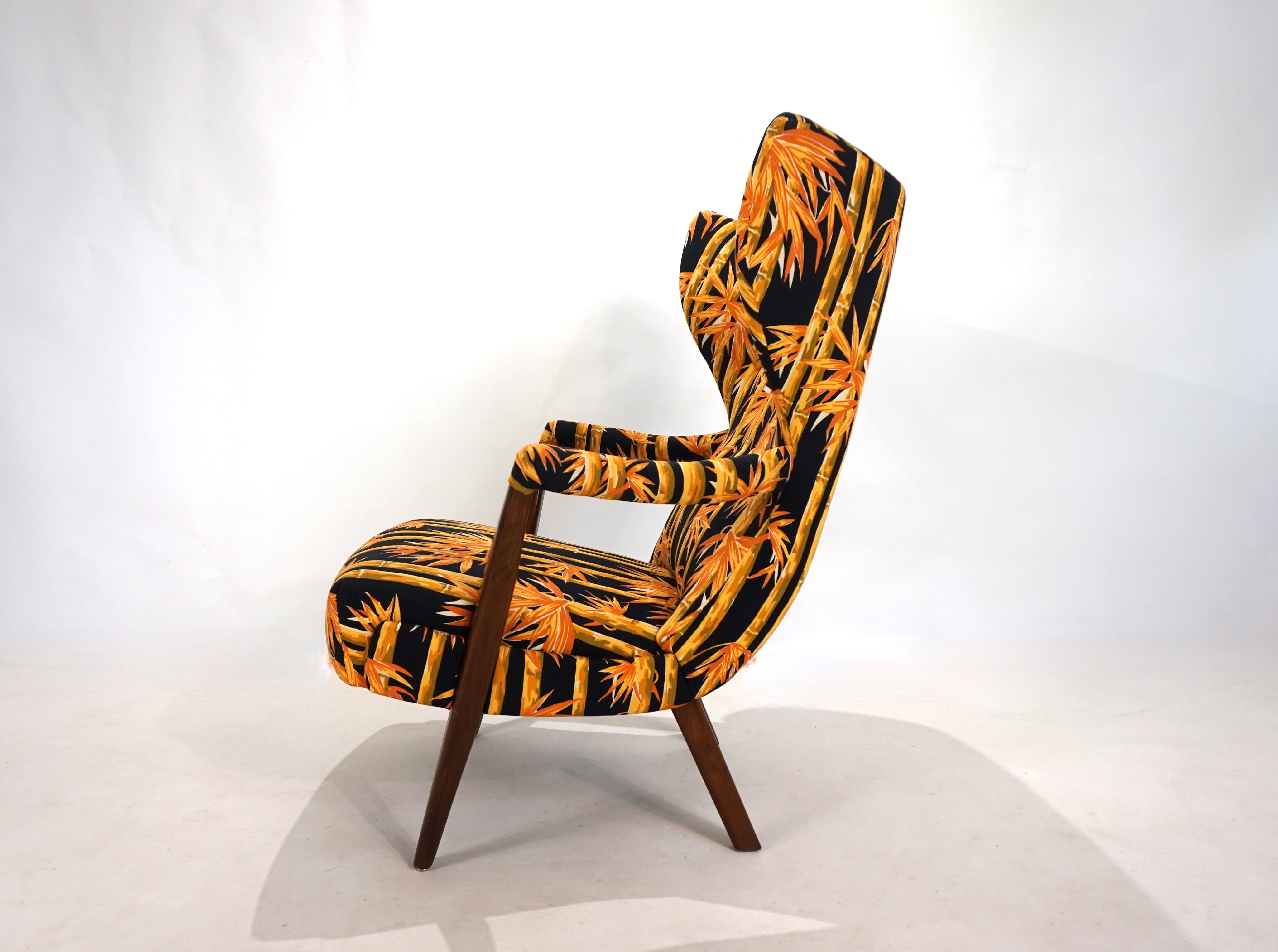 Scandinavian_lounge_chair_Wingchair,_1960