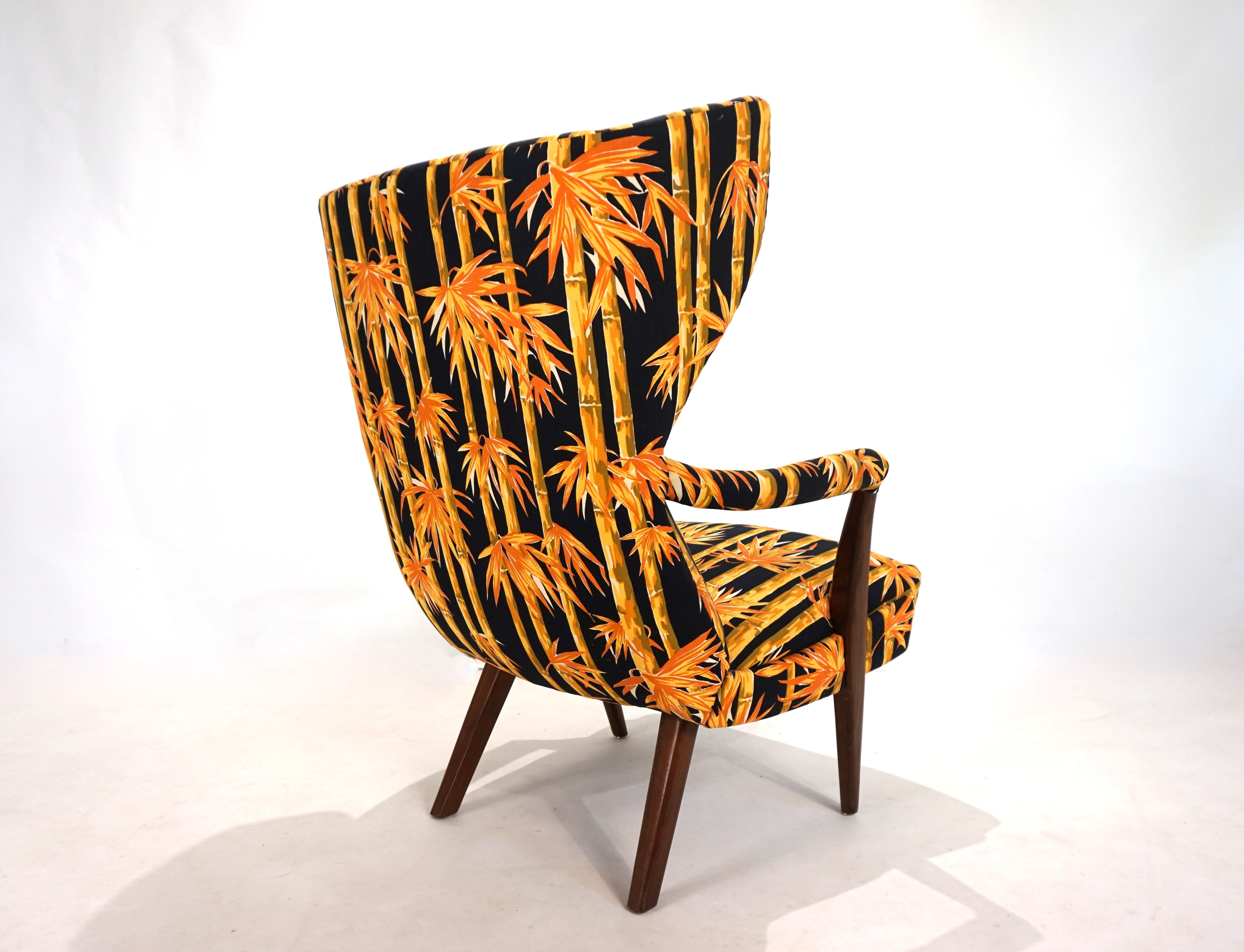 Scandinavian_lounge_chair_Wingchair,_1960
