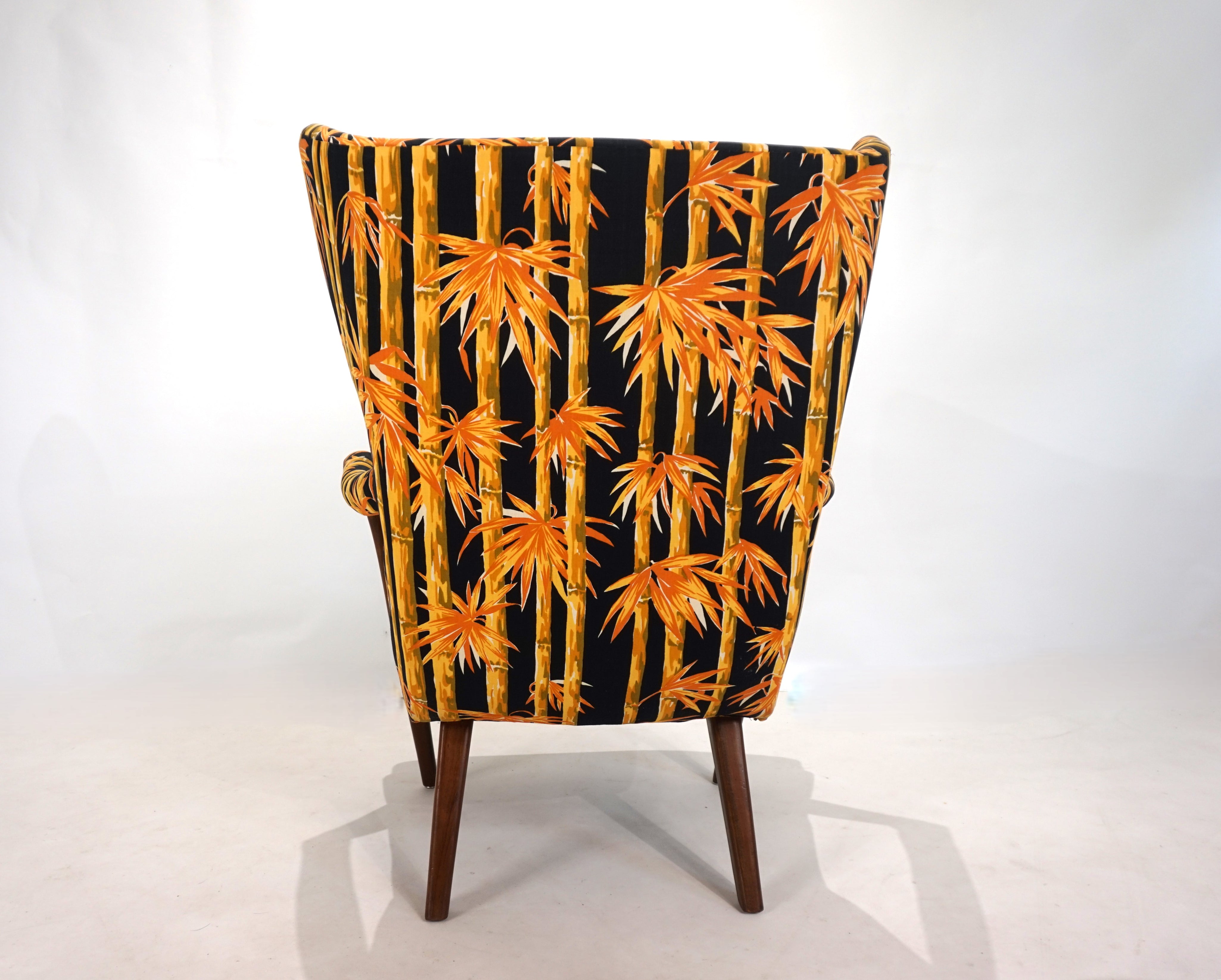 Scandinavian_lounge_chair_Wingchair,_1960