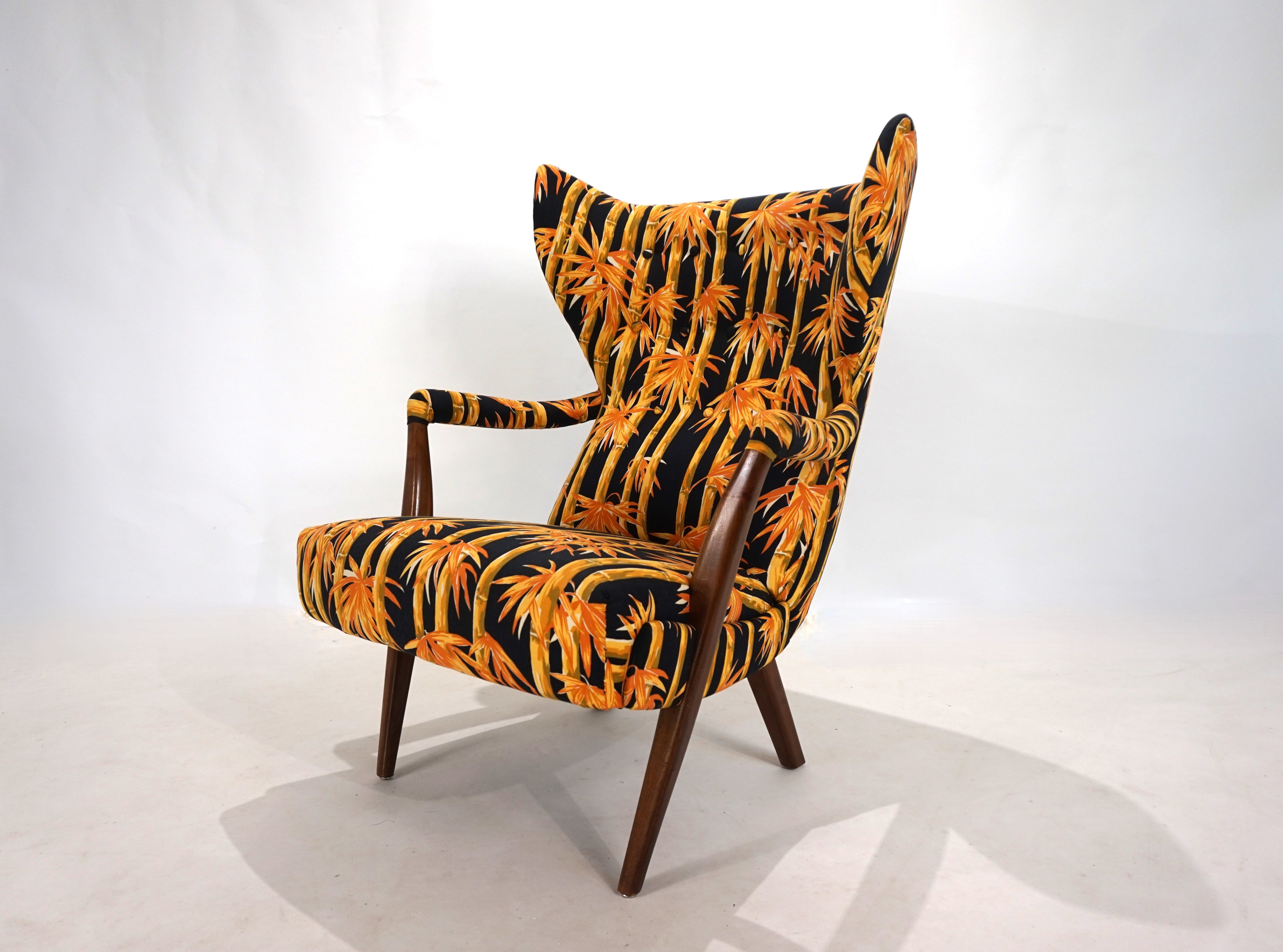 Scandinavian_lounge_chair_Wingchair,_1960